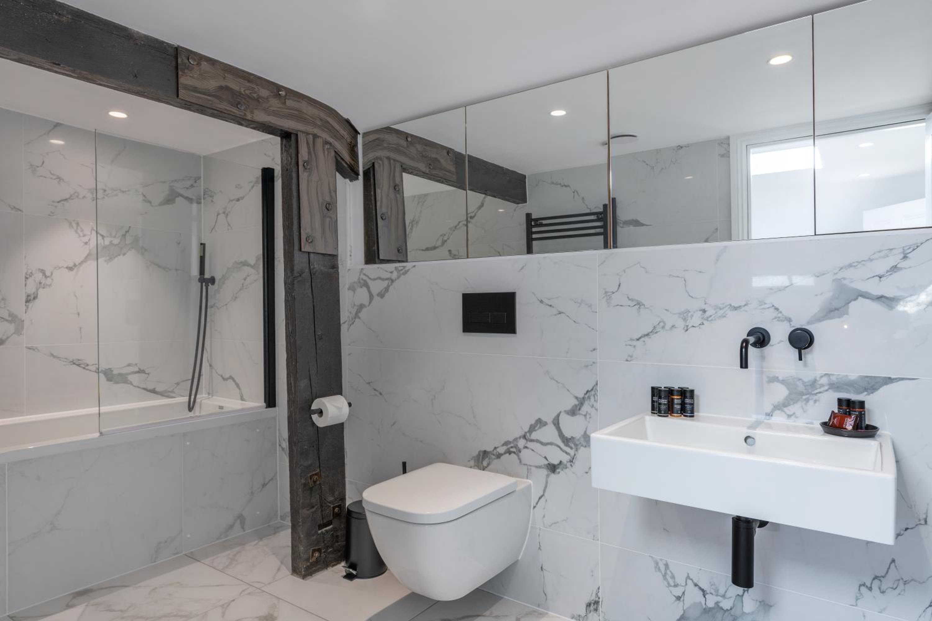 Penthouse Apartment - Photo 17