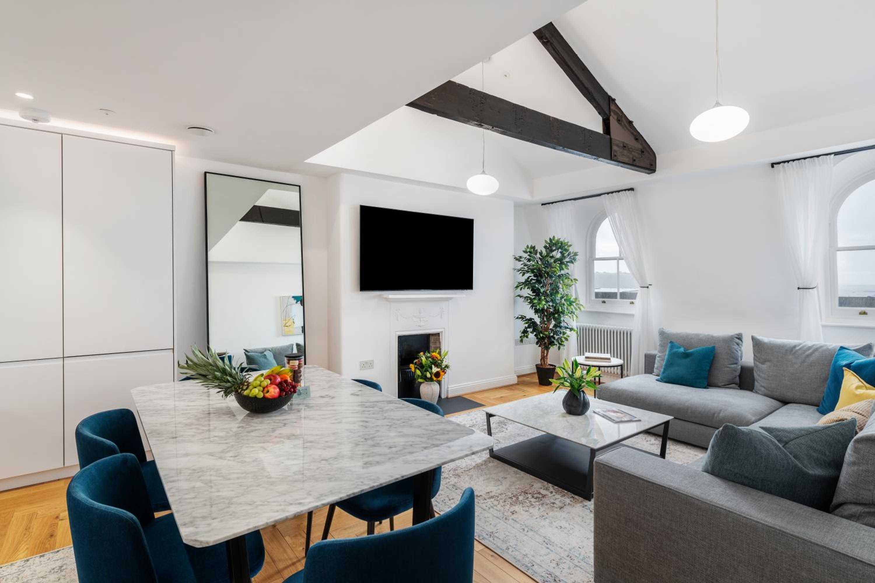 Penthouse Apartment - Photo 6