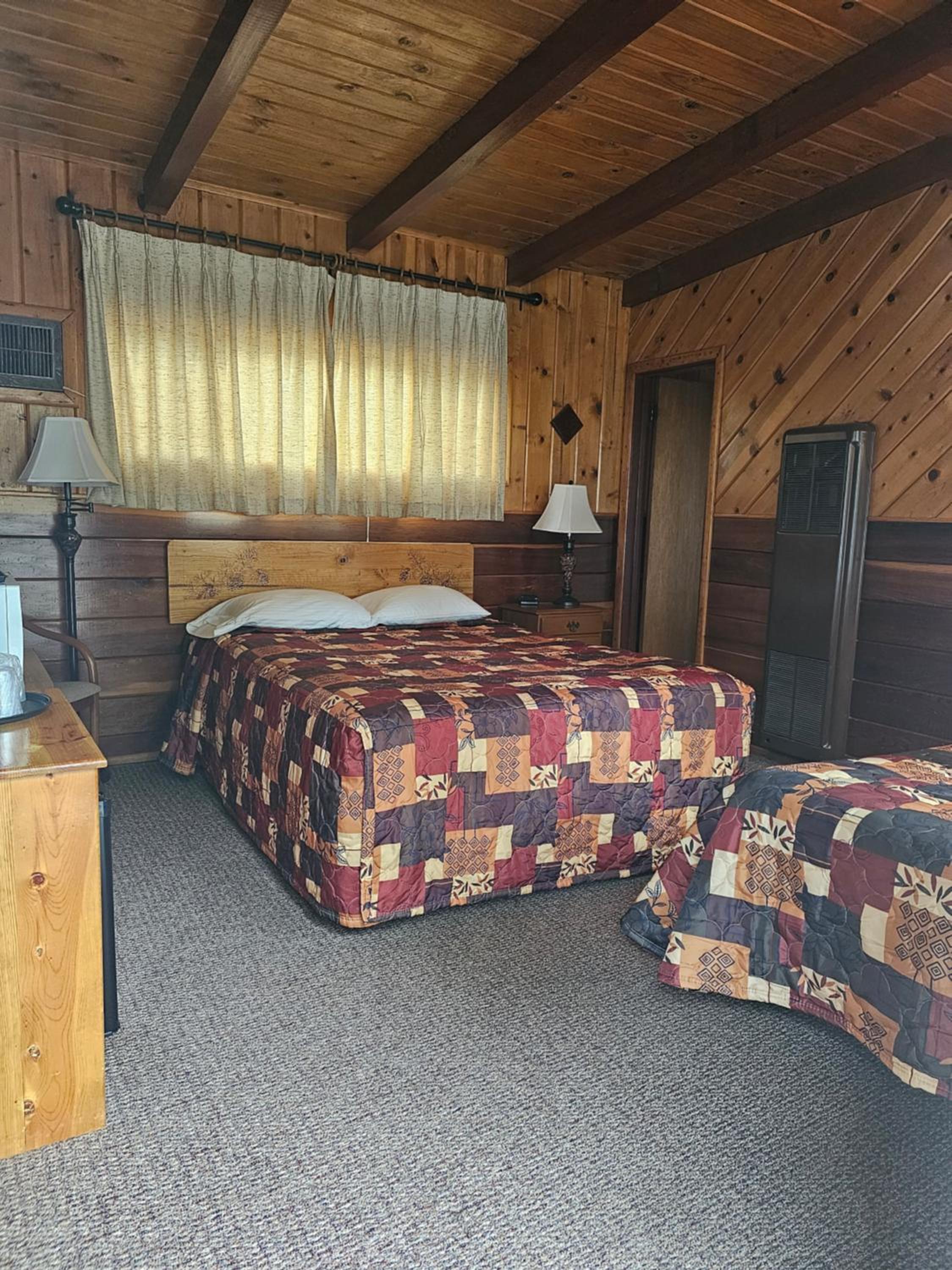 Queen Room with Two Queen Beds - Photo 2