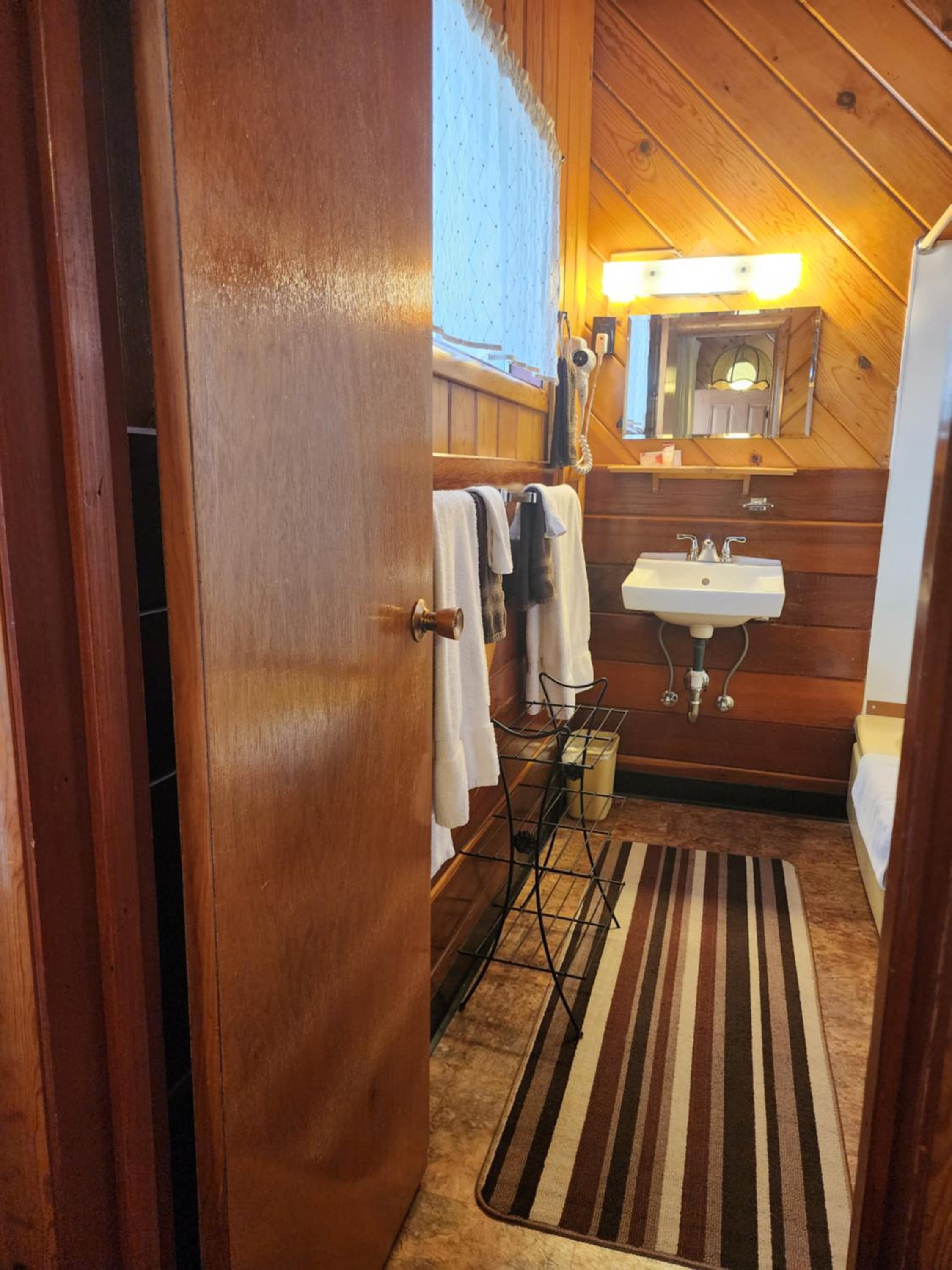 Queen Room - Photo 2
