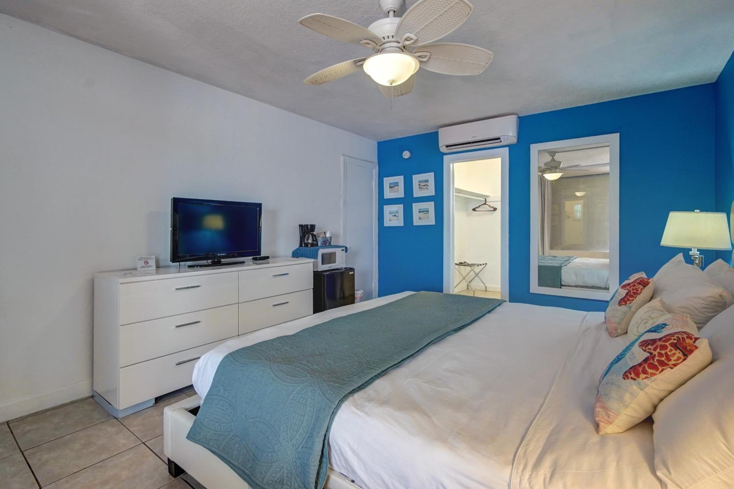 Standard King Room photo 2