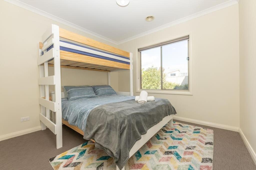 Three-Bedroom House photo 3