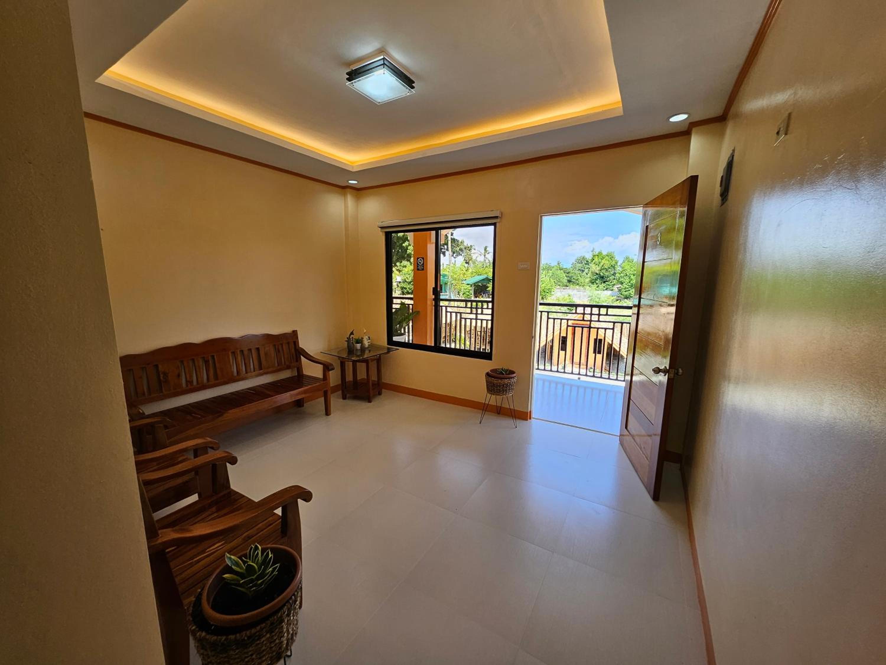 Queen Room with Balcony photo 2
