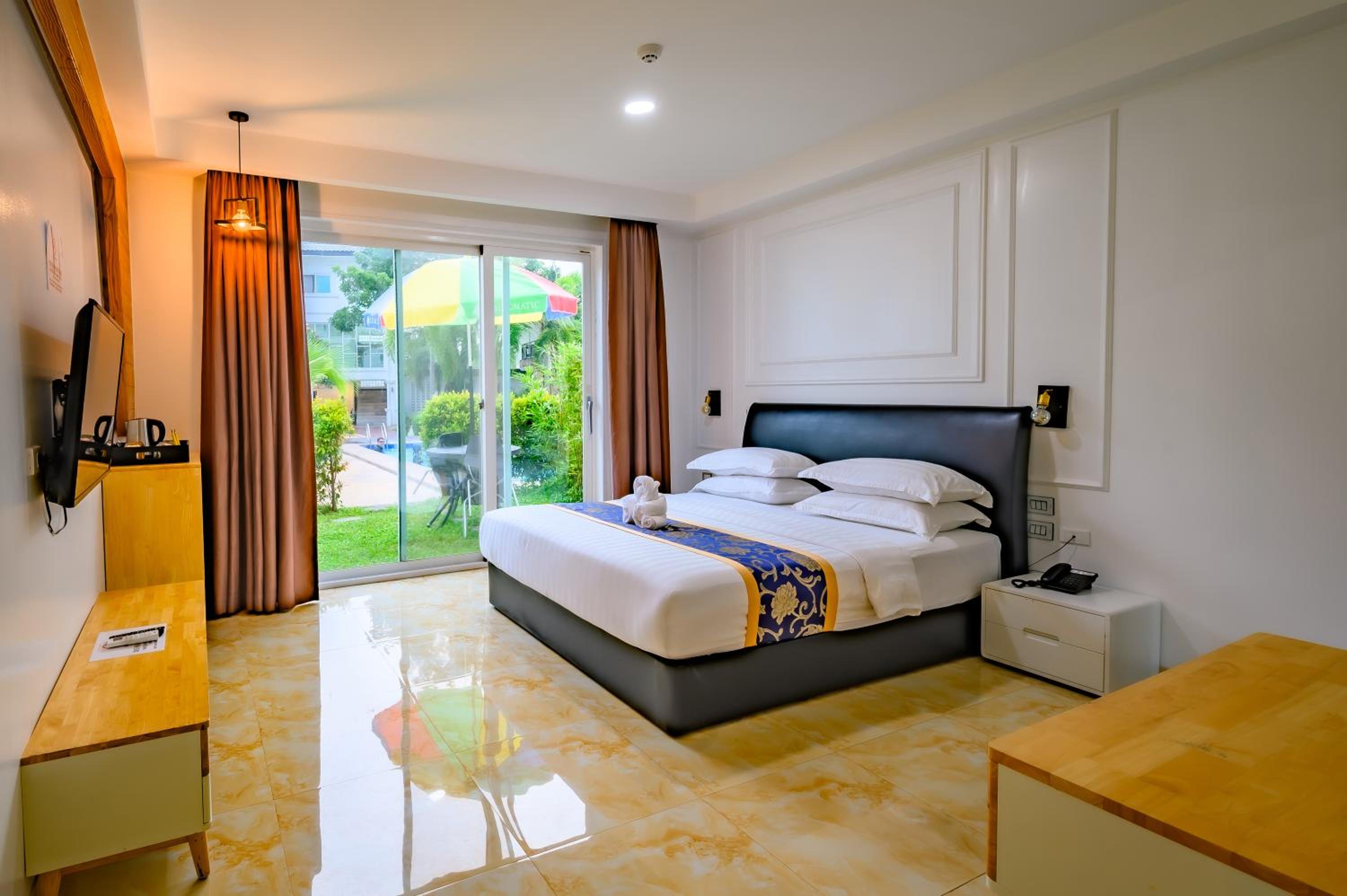 Villa with Private Pool - Photo 3