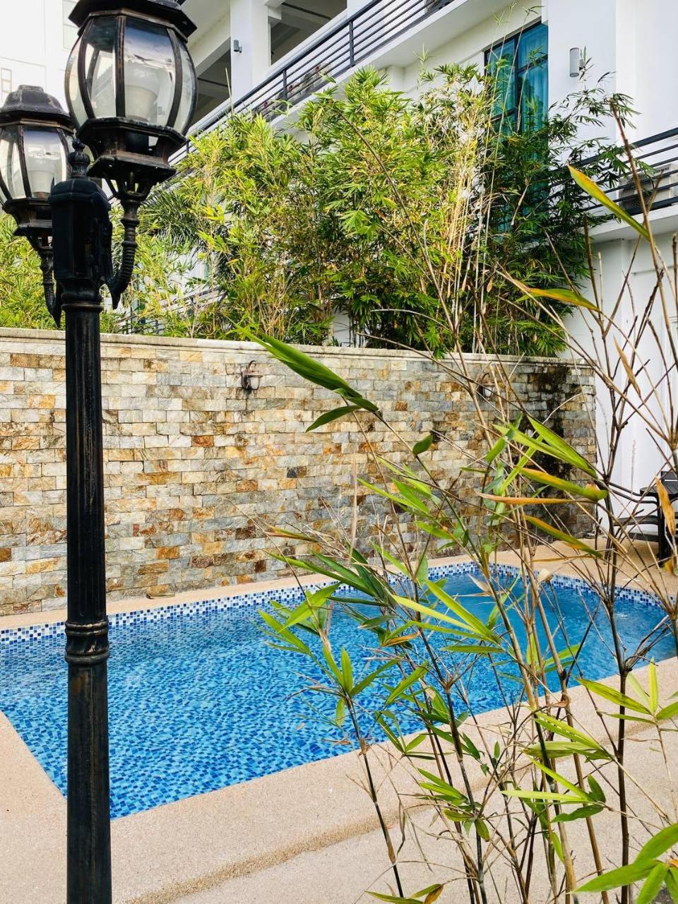 Villa with Private Pool - Photo 2