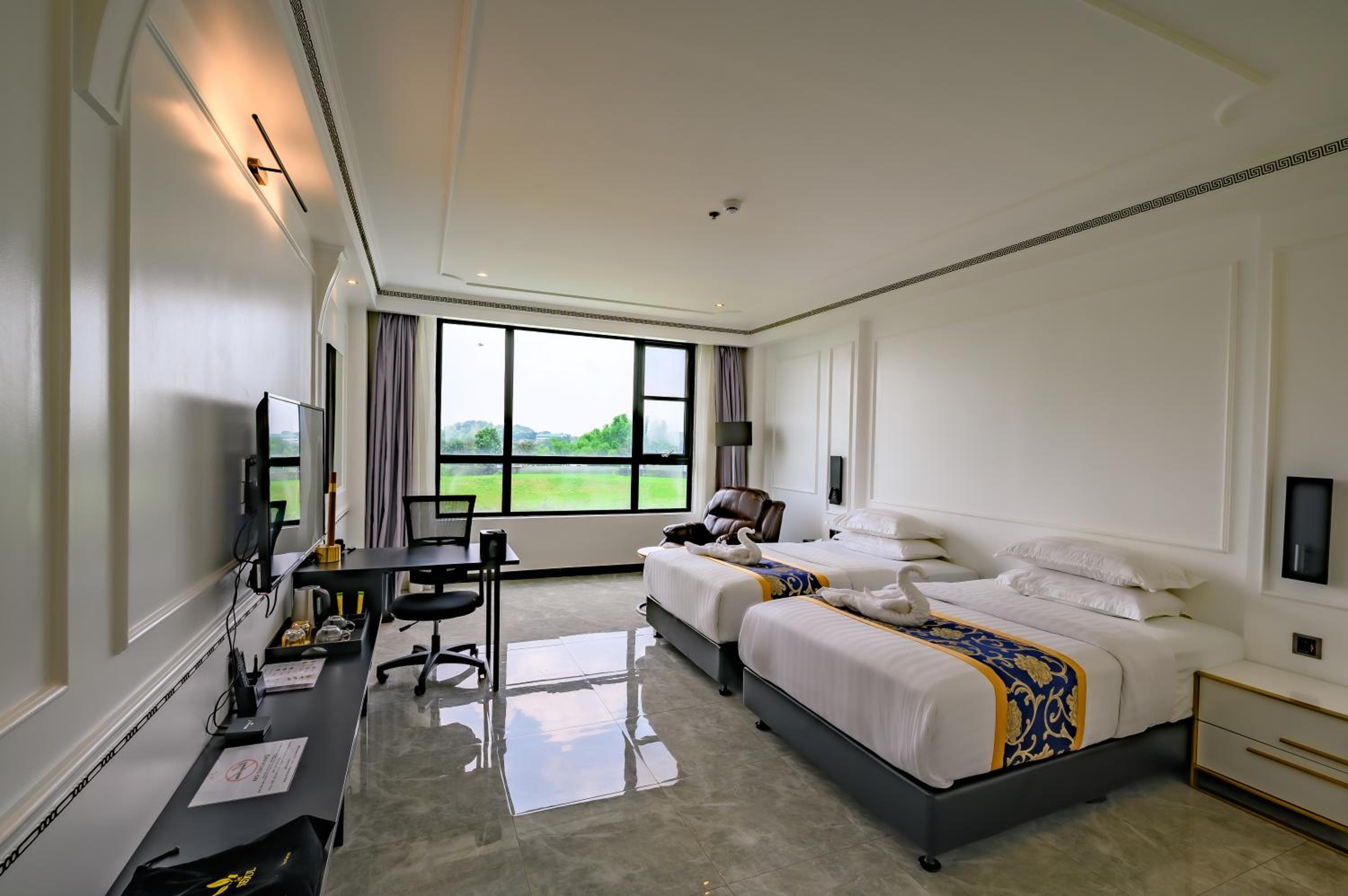 Premier Twin Room - Photo 5