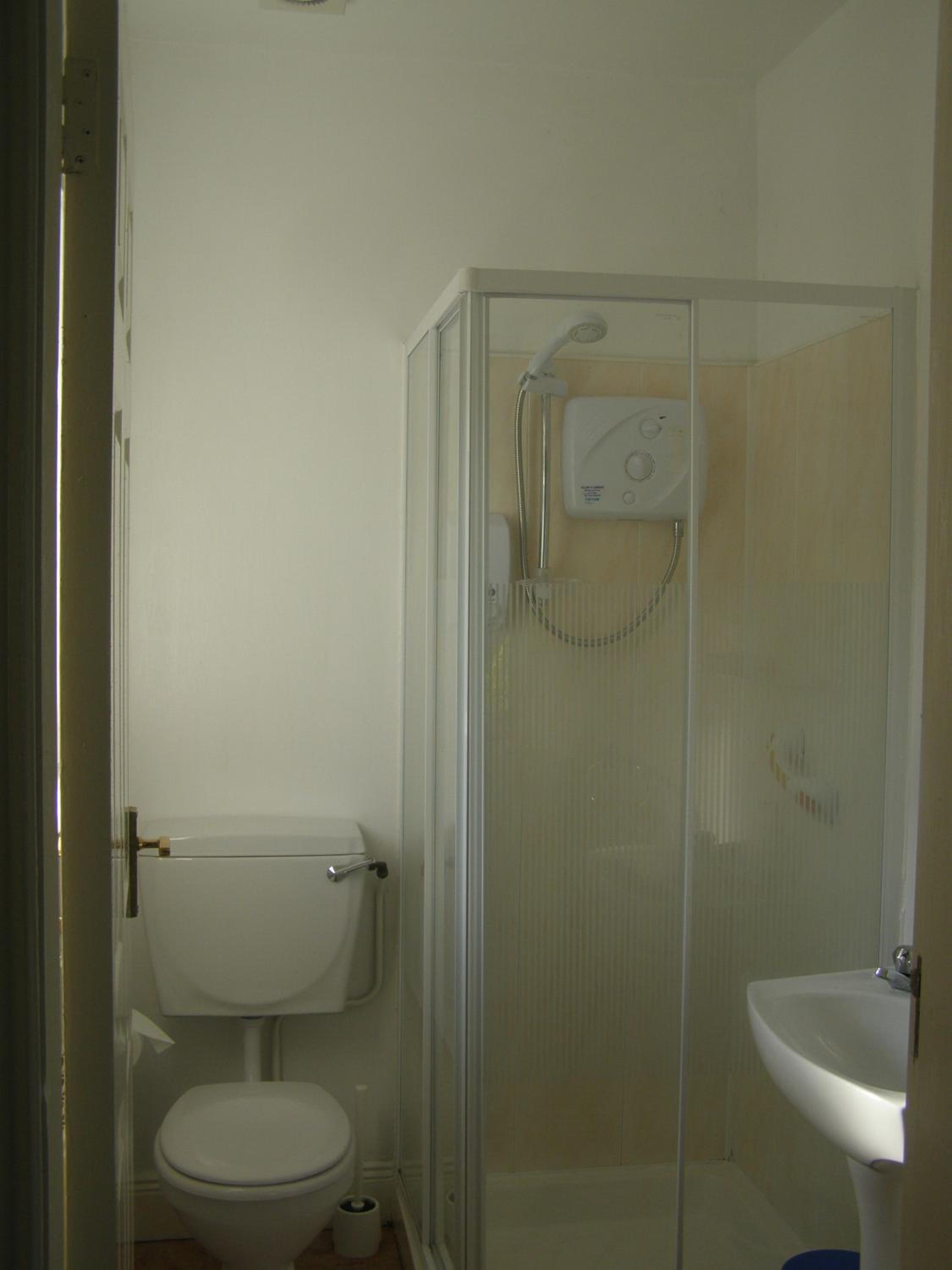 Quadruple Or Triple Room With Private Bathroom - Photo 4