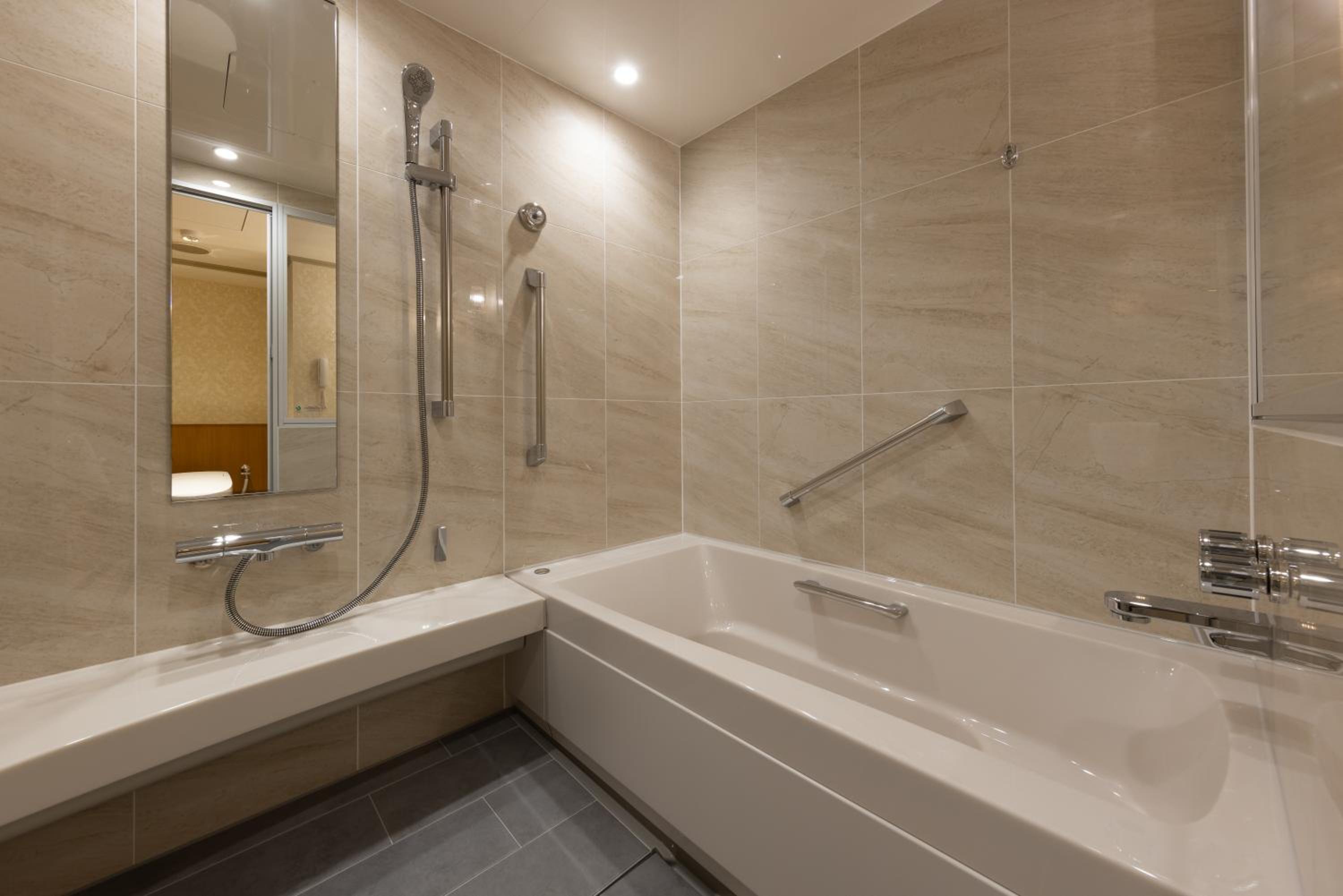 Renovated Executive Twin Room - Non-Smoking - Photo 11