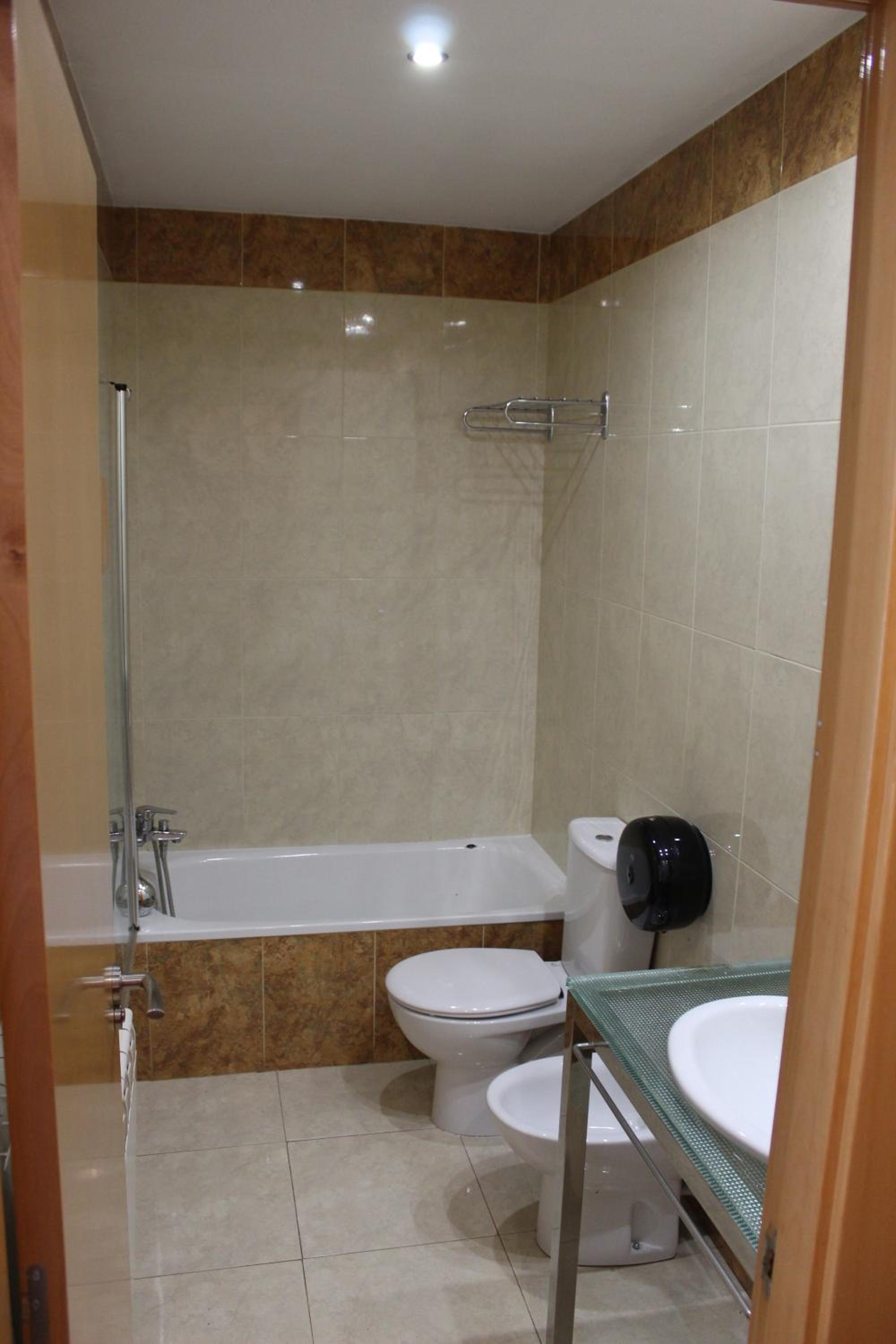5-Bed Mixed Dormitory Room with Private Bathroom photo 3