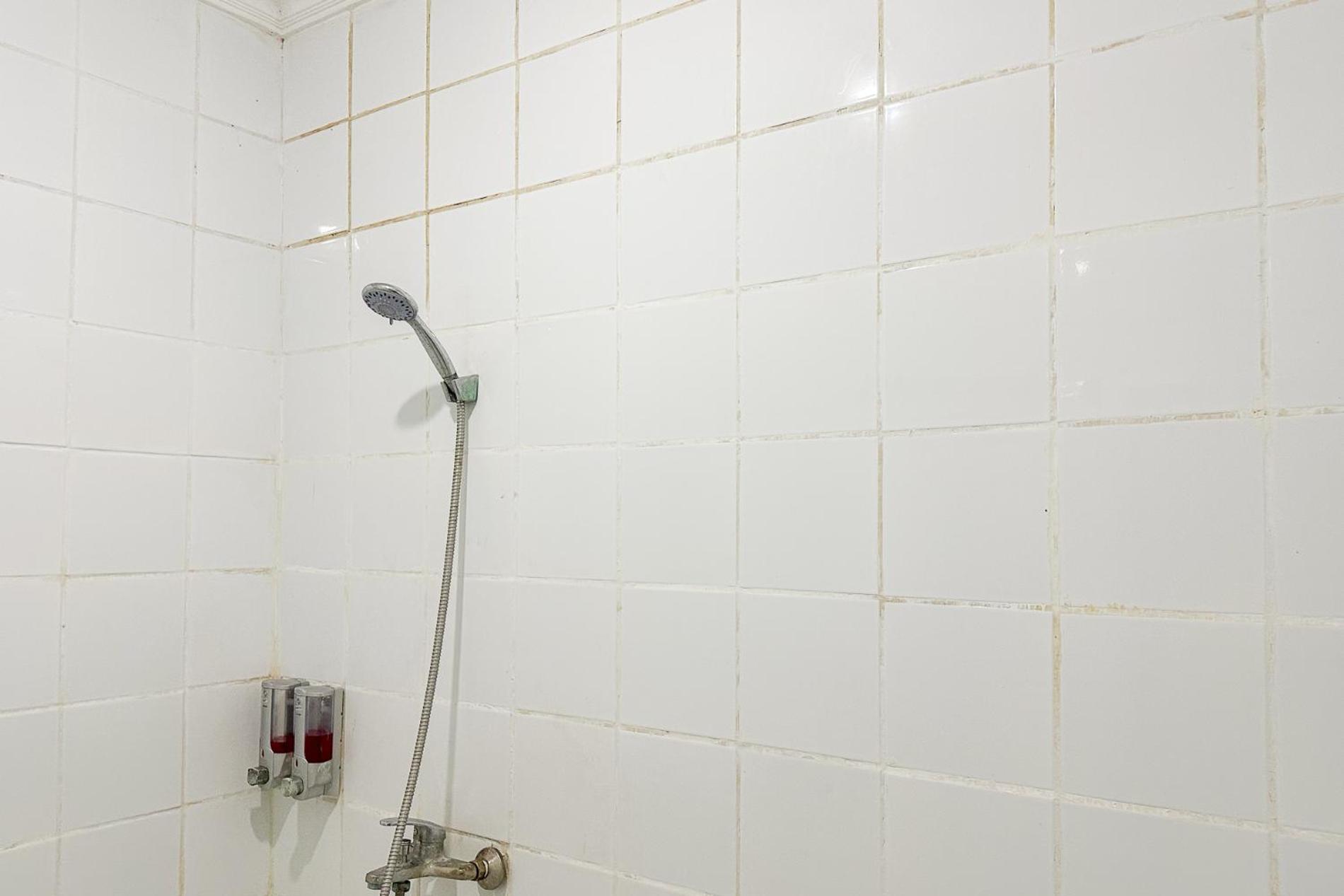 Standard Twin Room - Photo 9