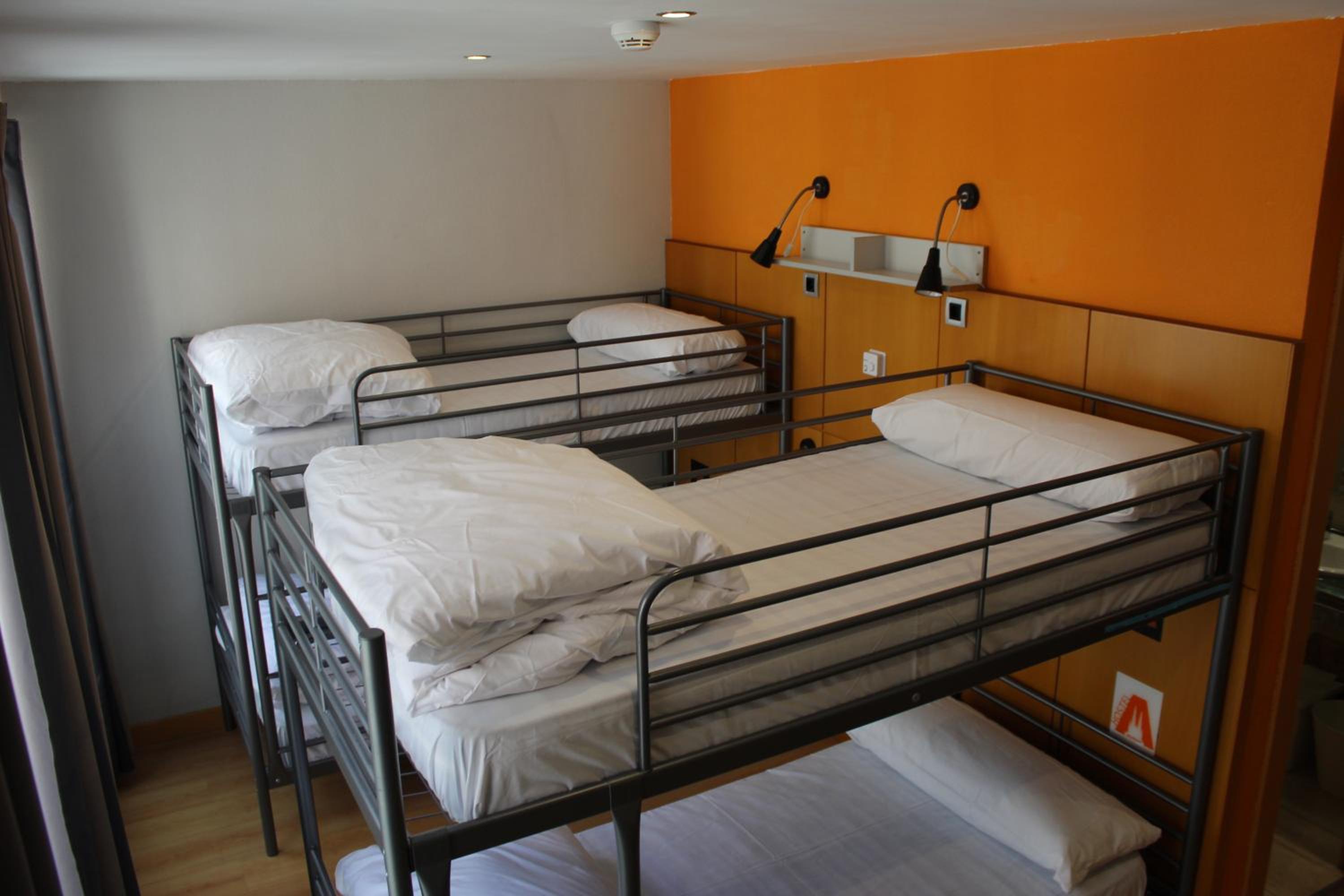Female Dormitory Room photo 3