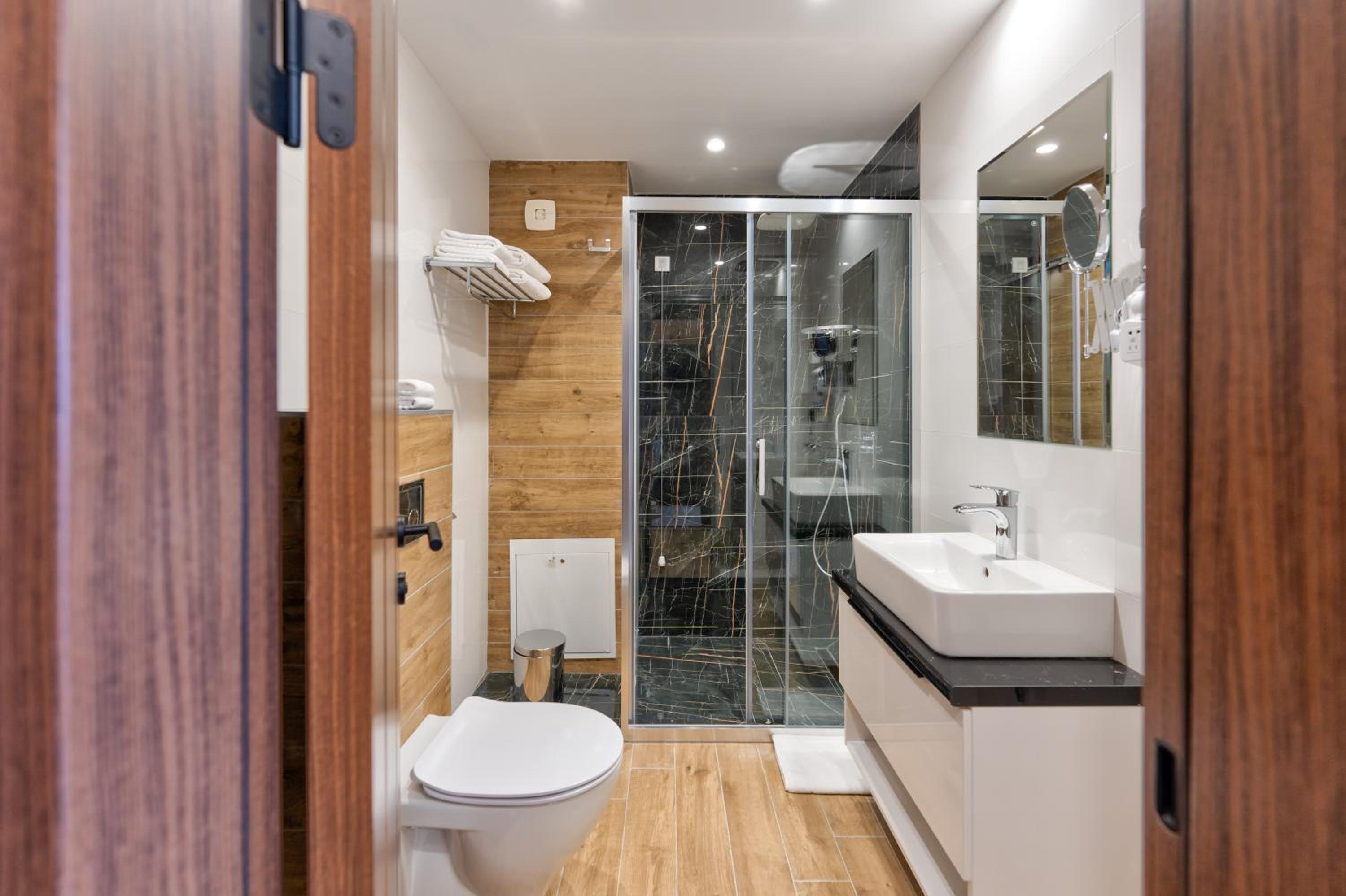 One-Bedroom Apartment - Photo 3