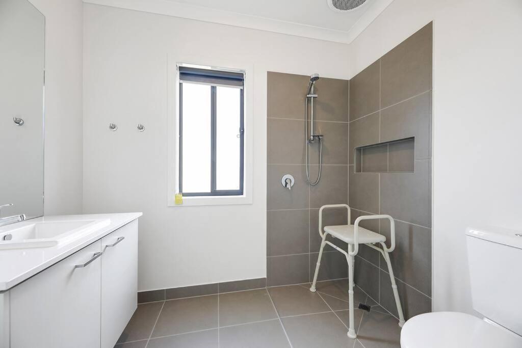 Four-Bedroom House photo 2