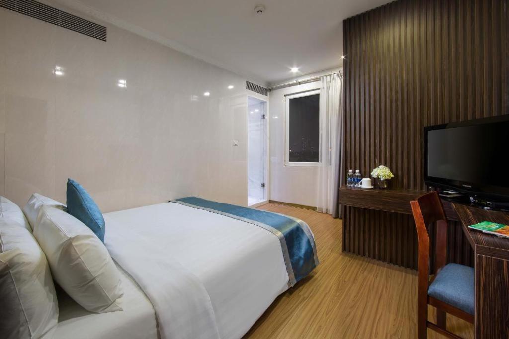 Standard Queen Room