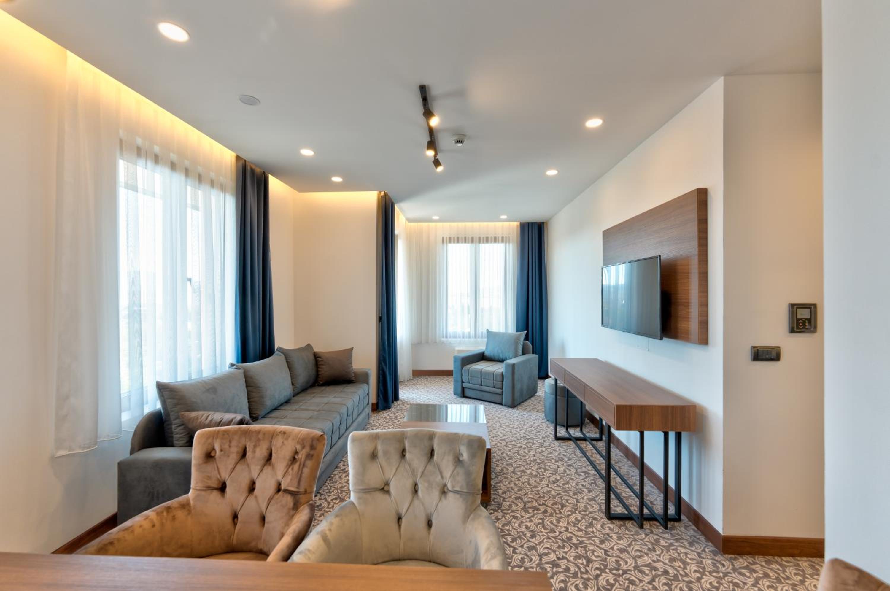 Two-Bedroom Apartment - Photo 3
