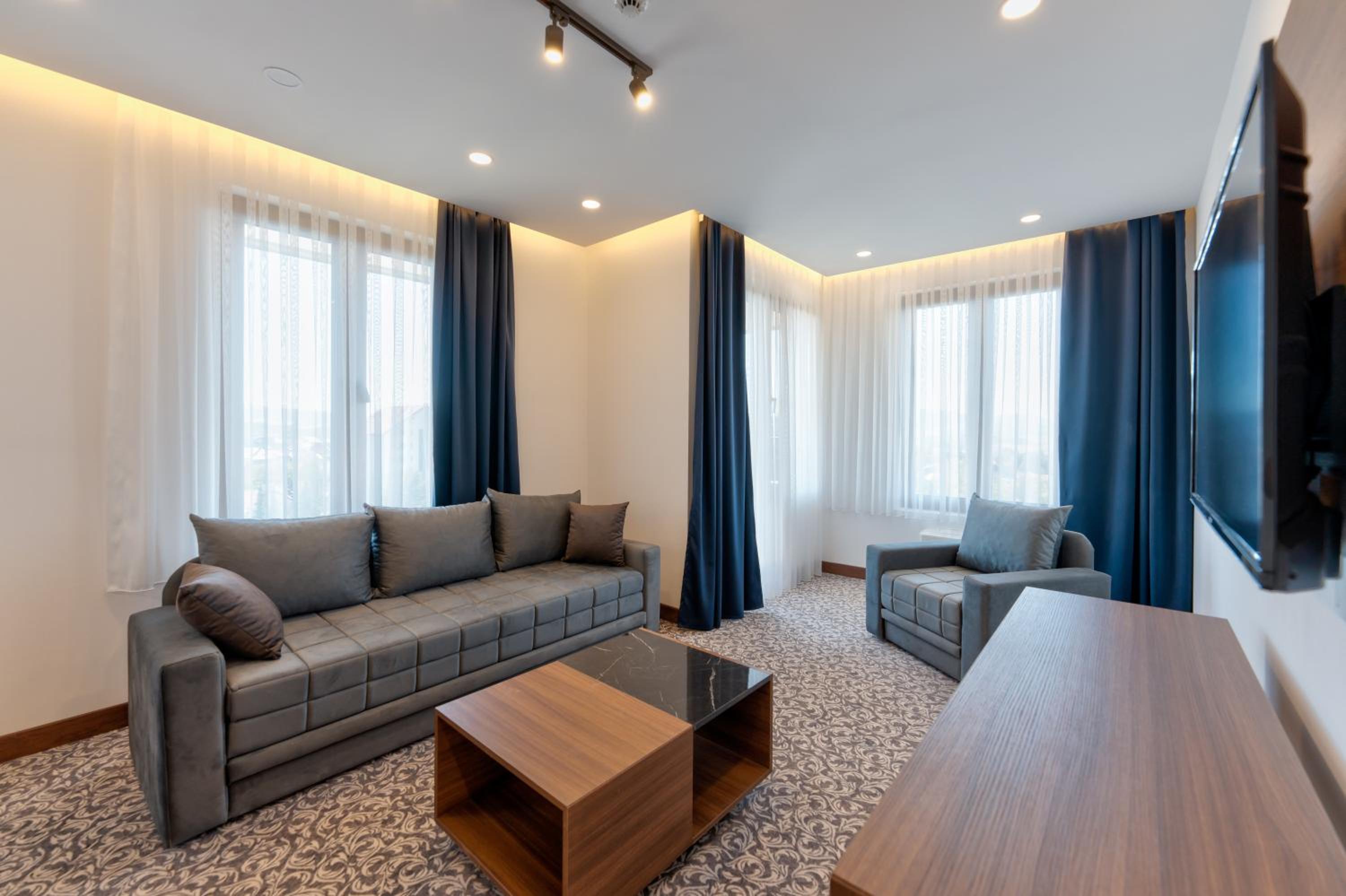 Two-Bedroom Apartment - Photo 2