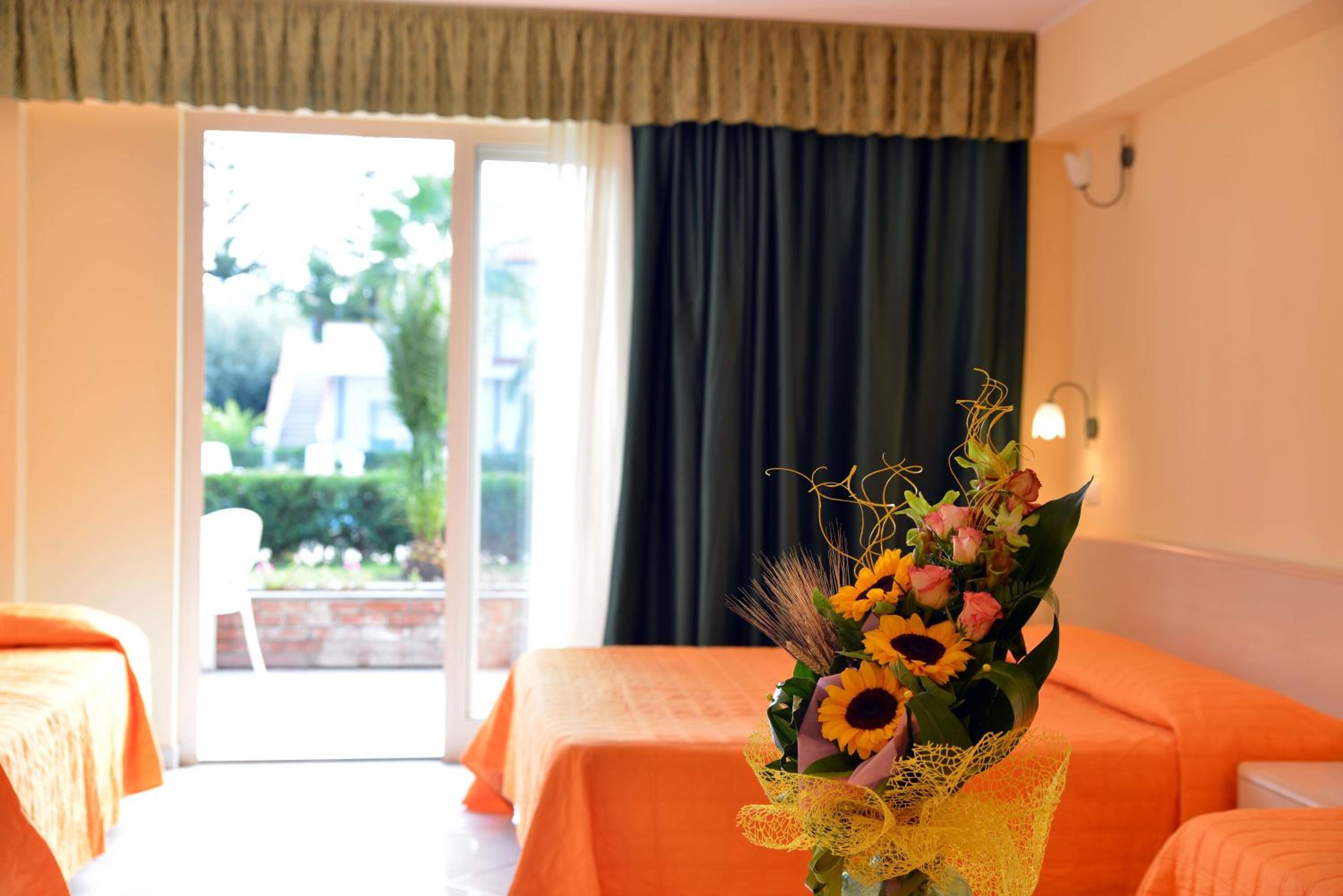 Standard Double or Twin Room - Photo 1