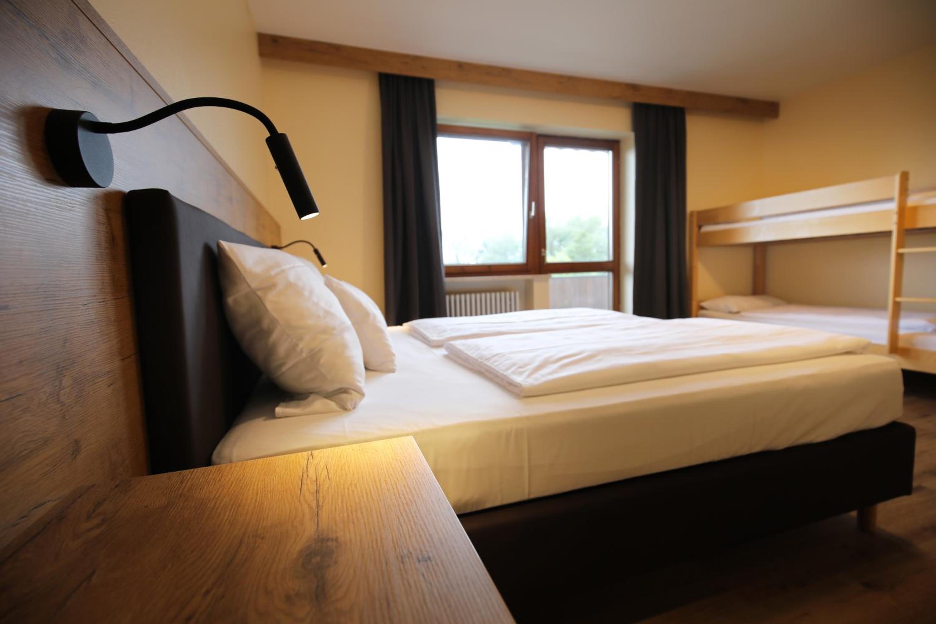 Double Room with Balcony - Photo 3