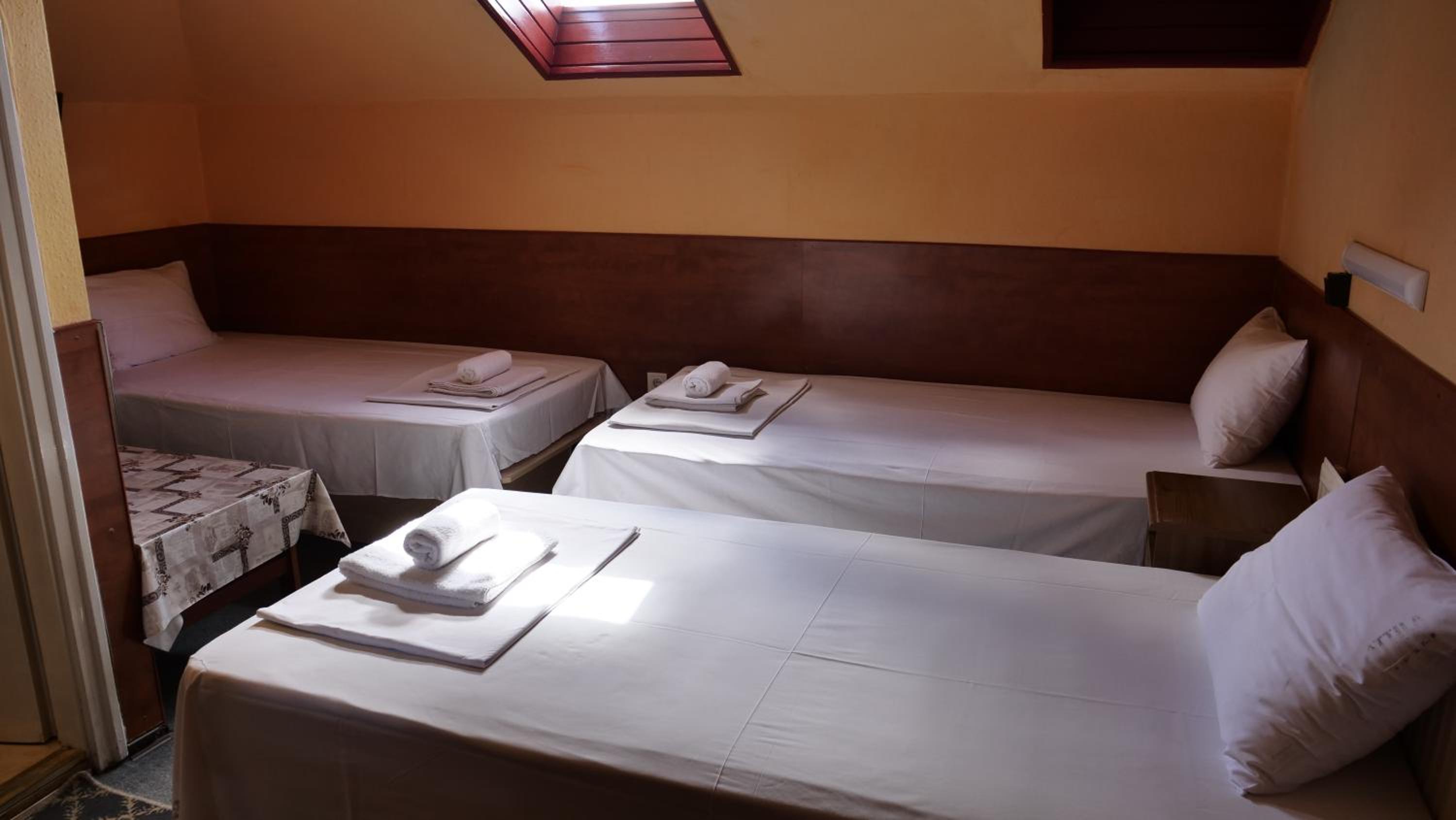 Triple Room - Photo 11