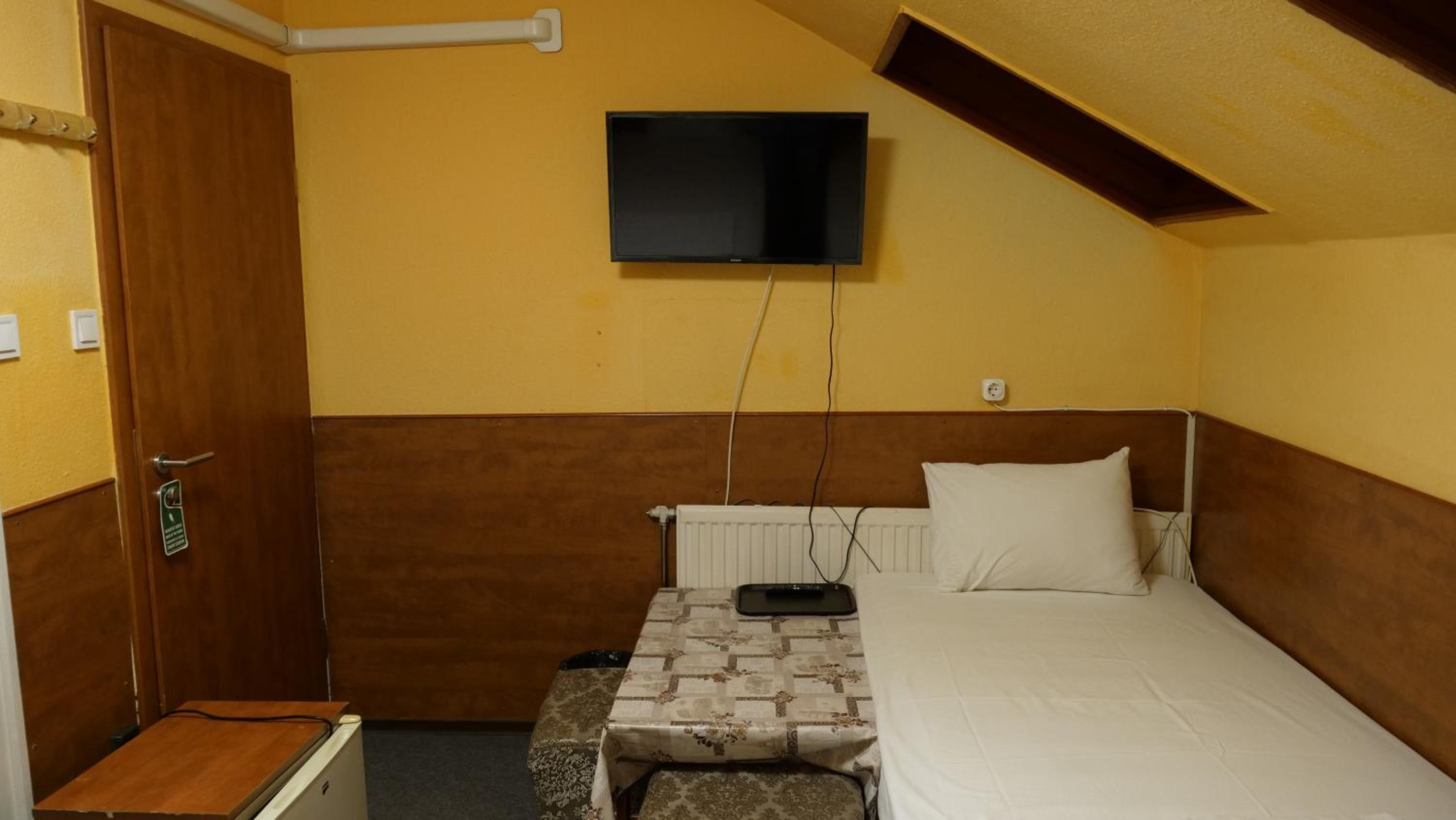 Triple Room - Photo 9