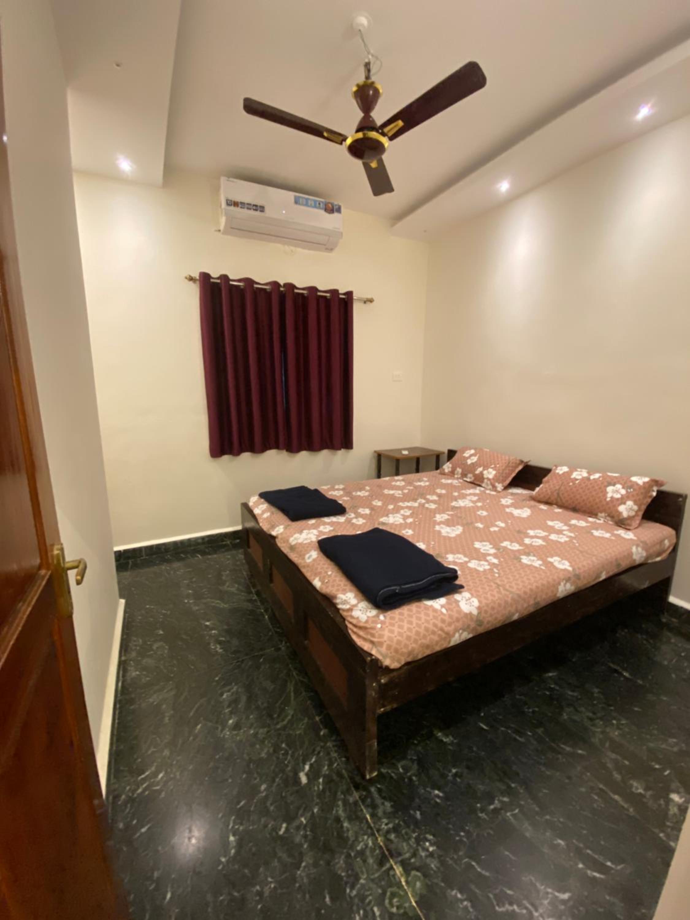 One-Bedroom House photo 1