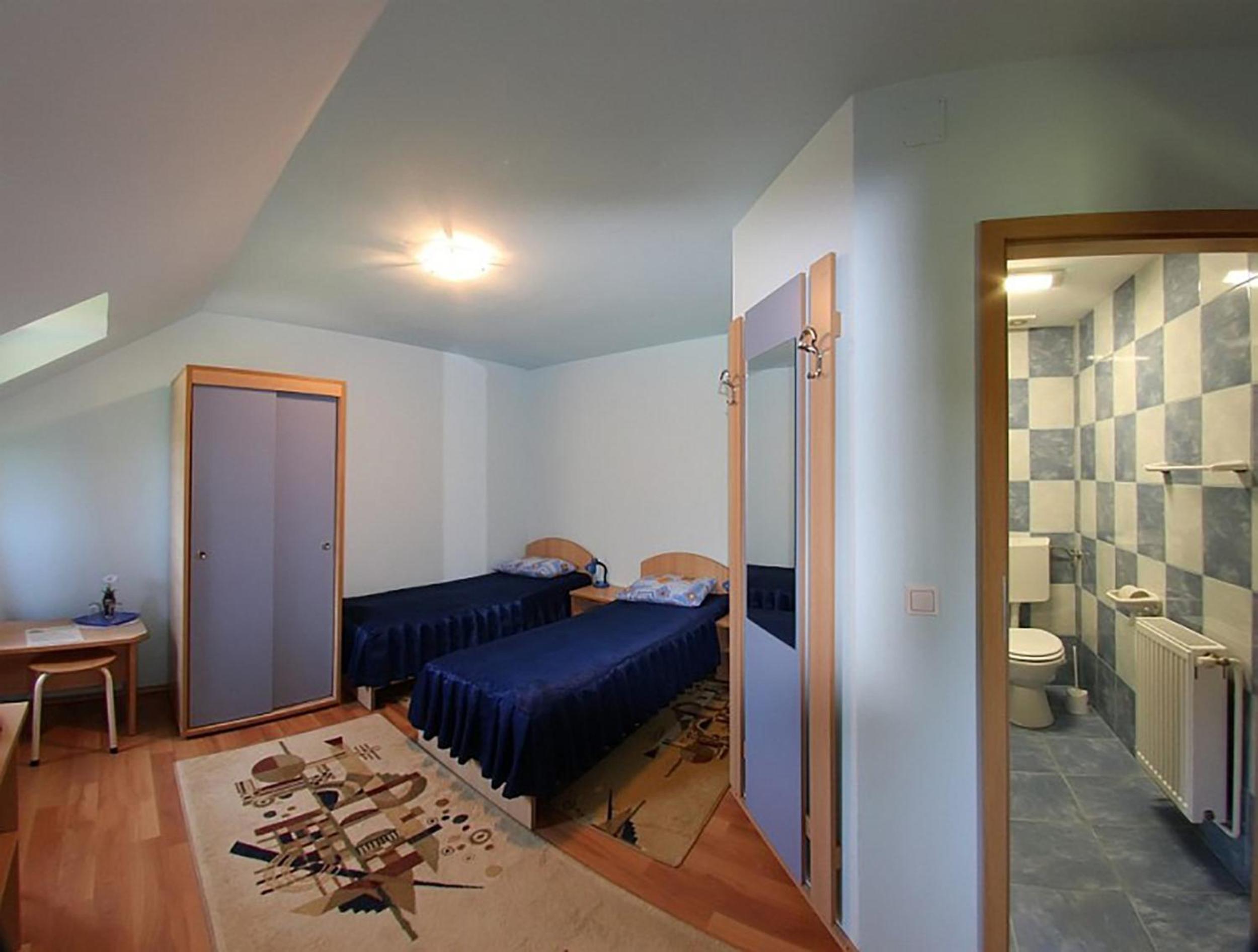 Double or Twin Room - Photo 6