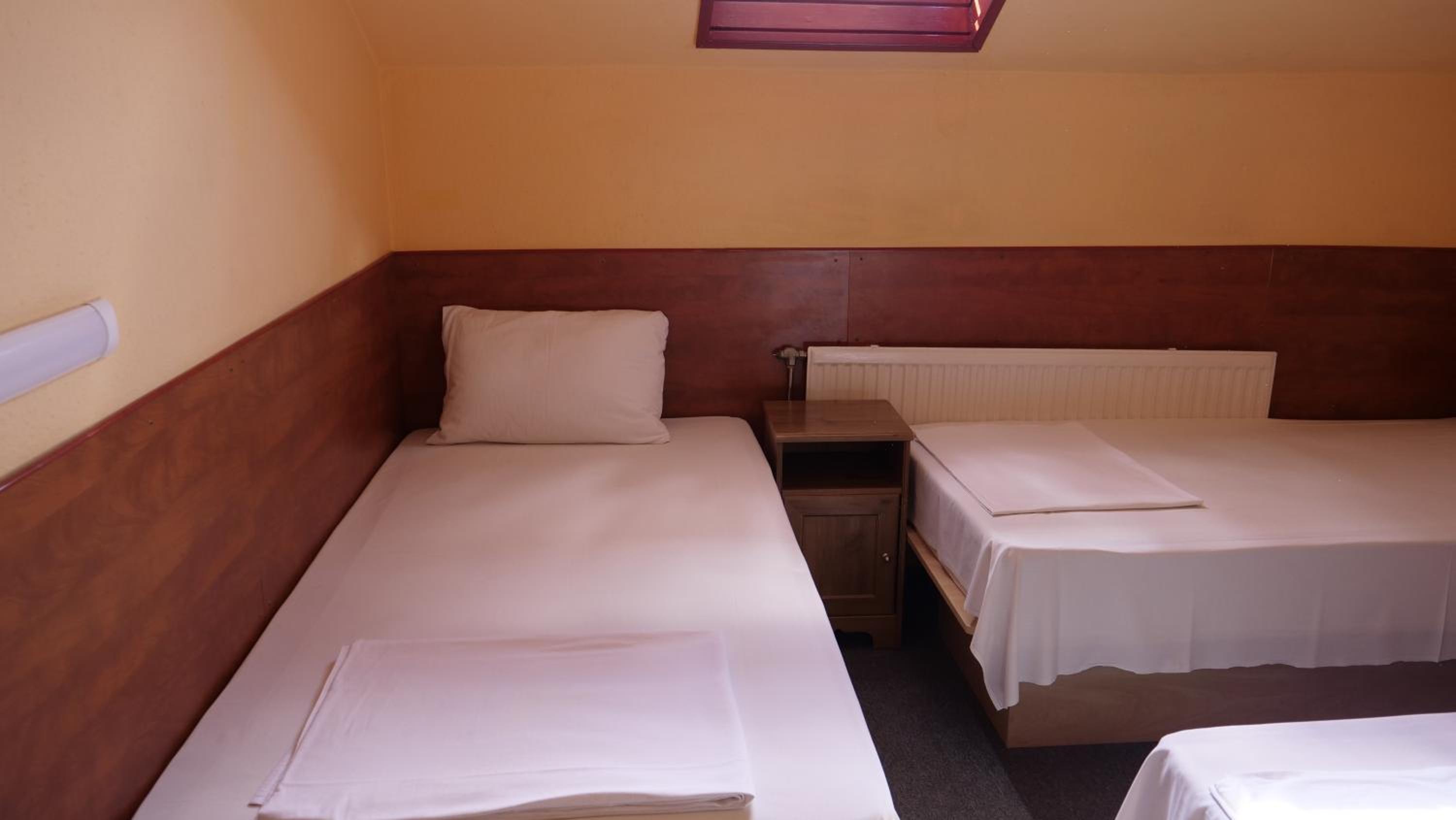 Quadruple Room - Photo 5