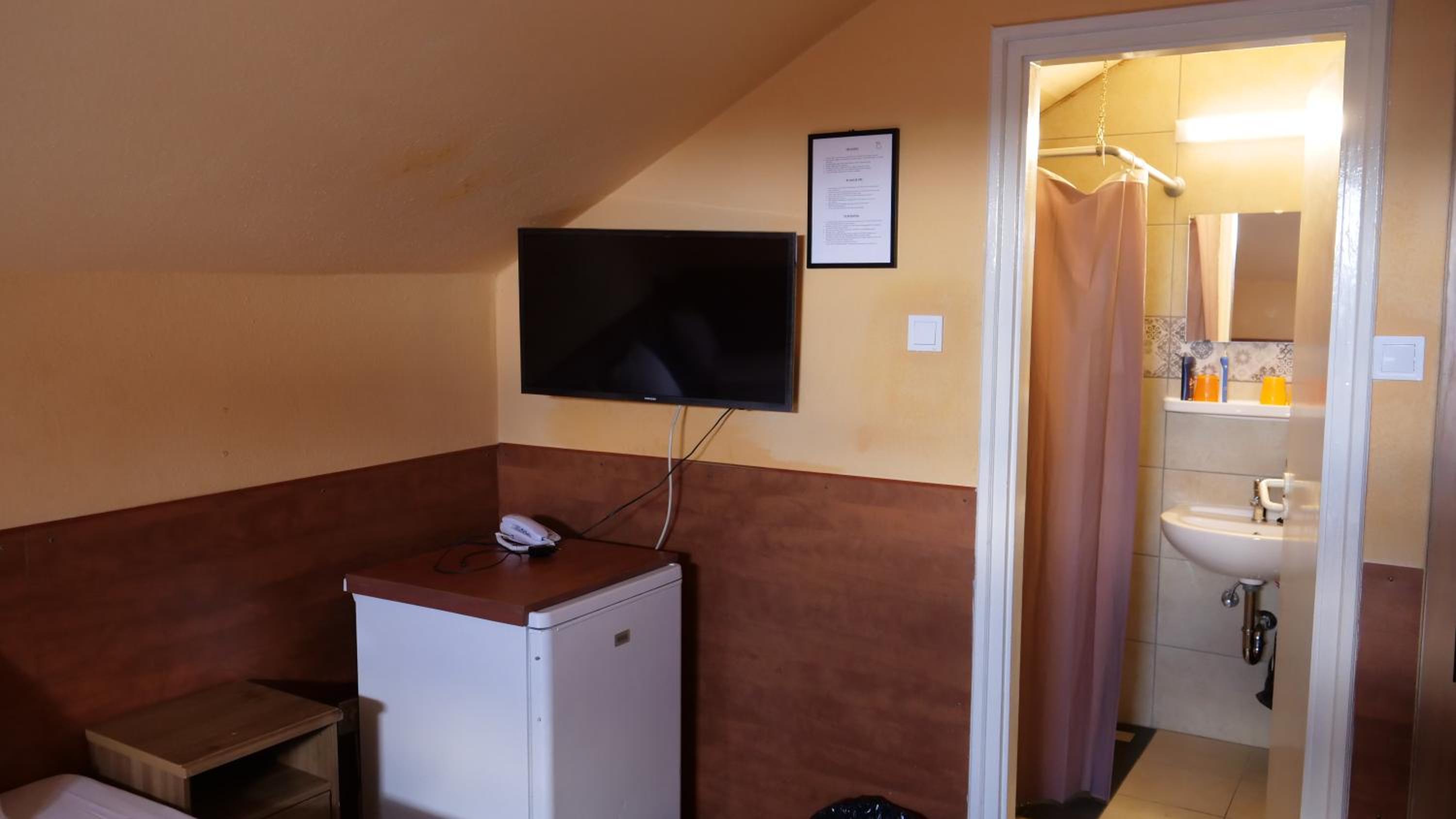 Quadruple Room - Photo 6