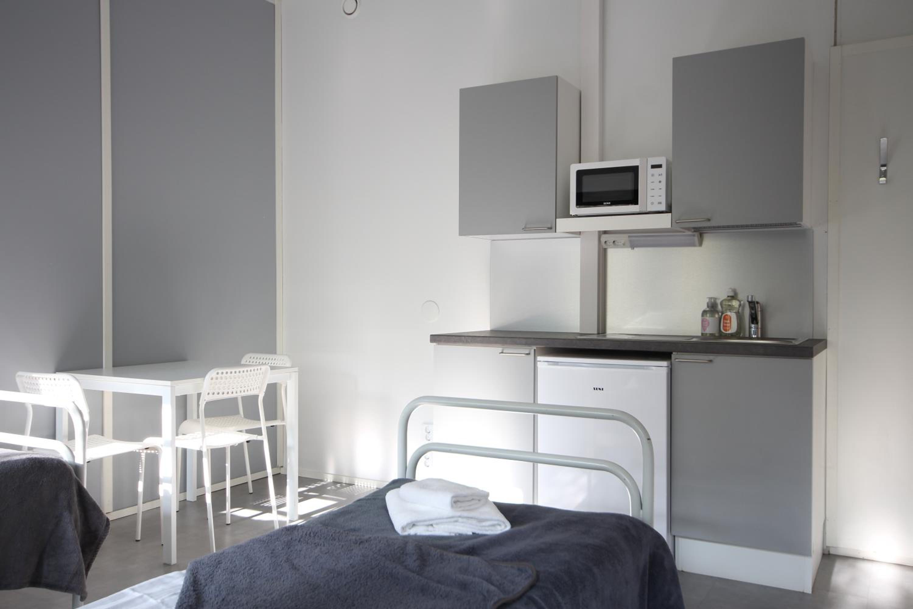 Basic Triple Room with Shared Bathroom photo 3