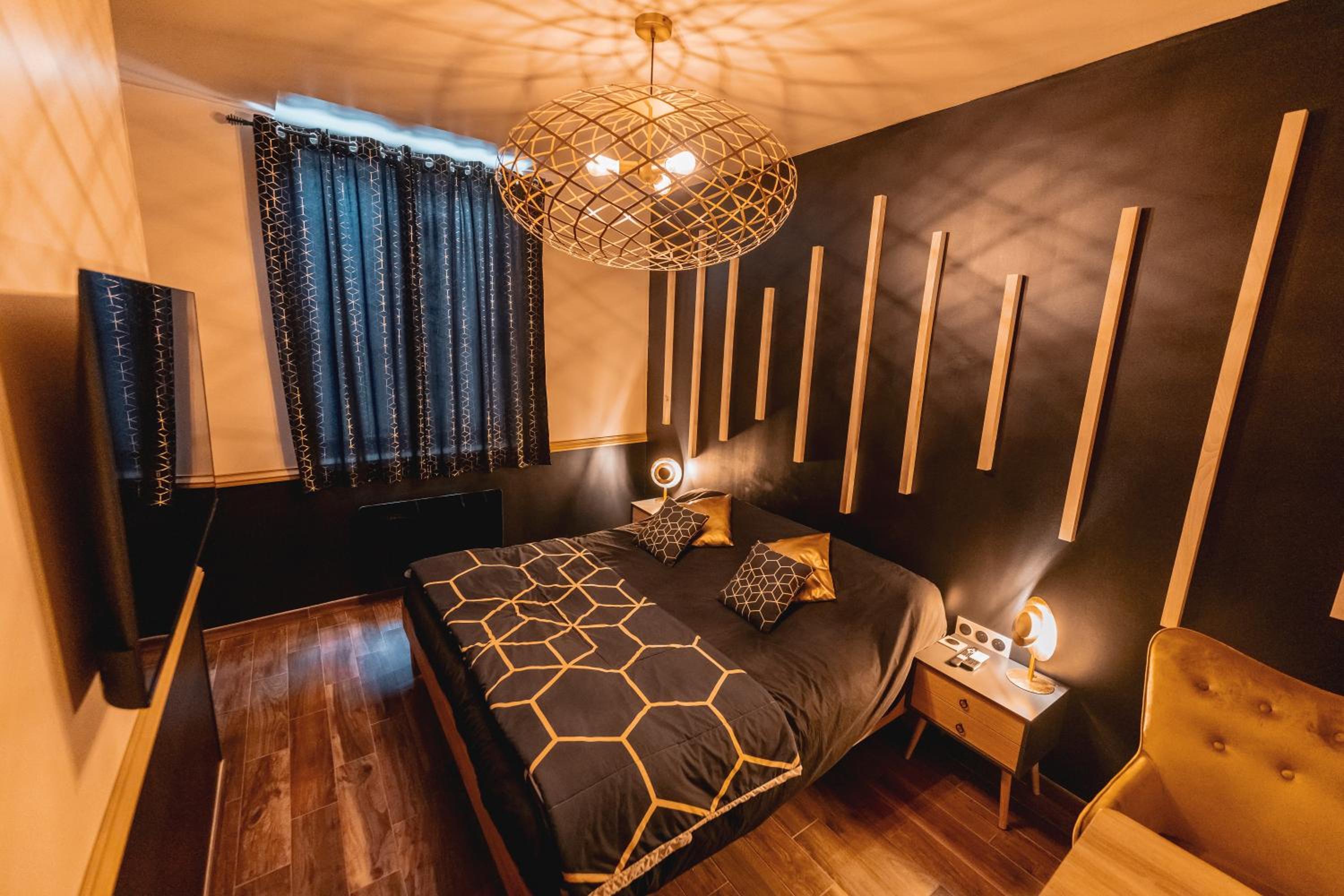 King Suite with Spa Bath - Photo 15