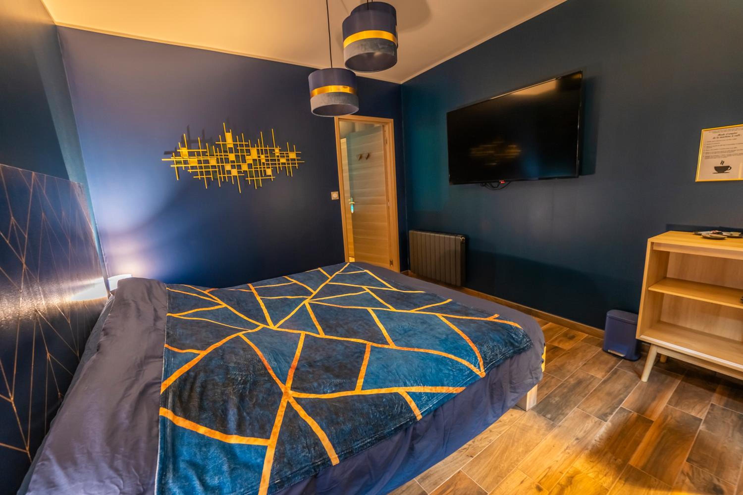 King Suite with Spa Bath photo 2