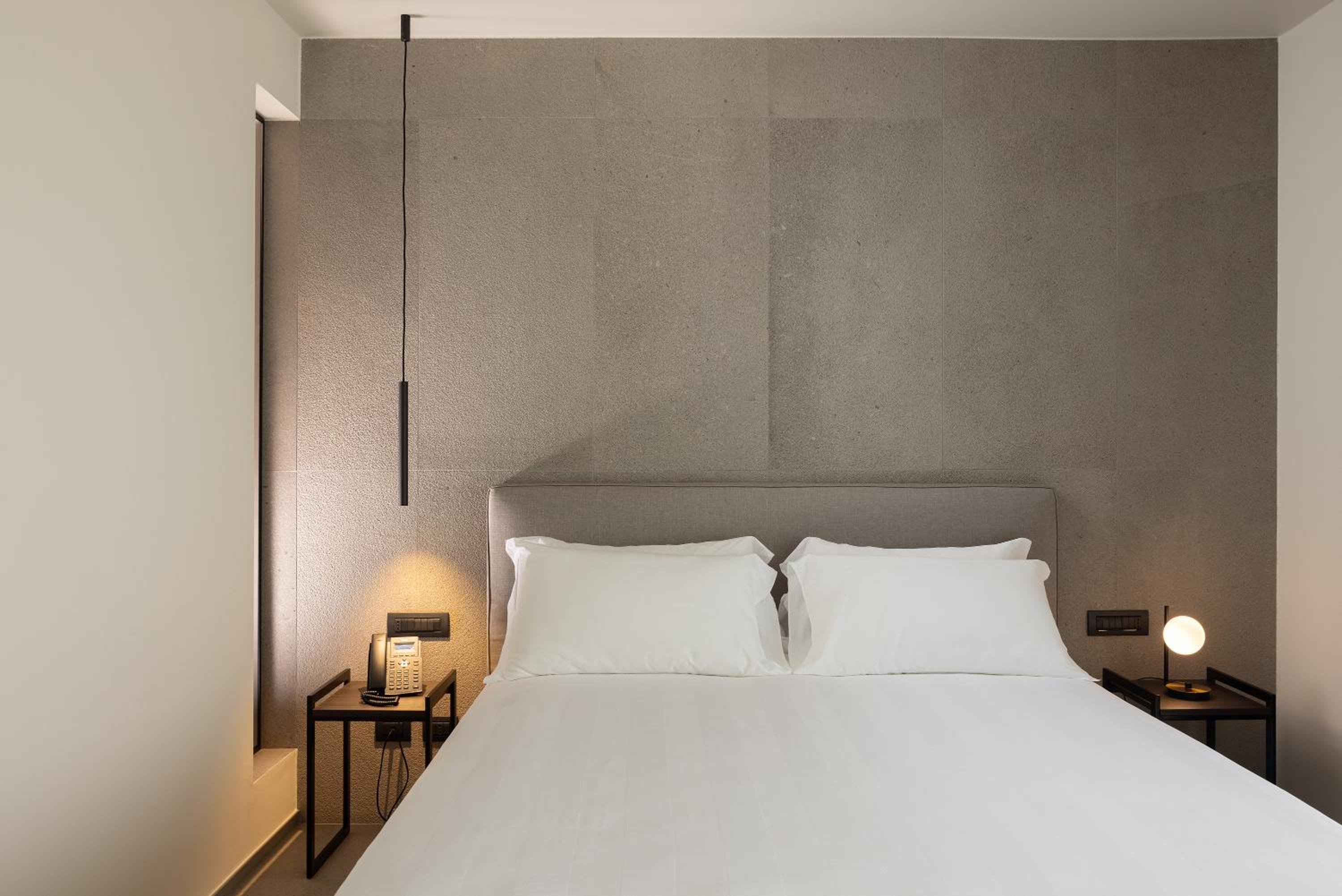 Deluxe Queen Room - Photo 6