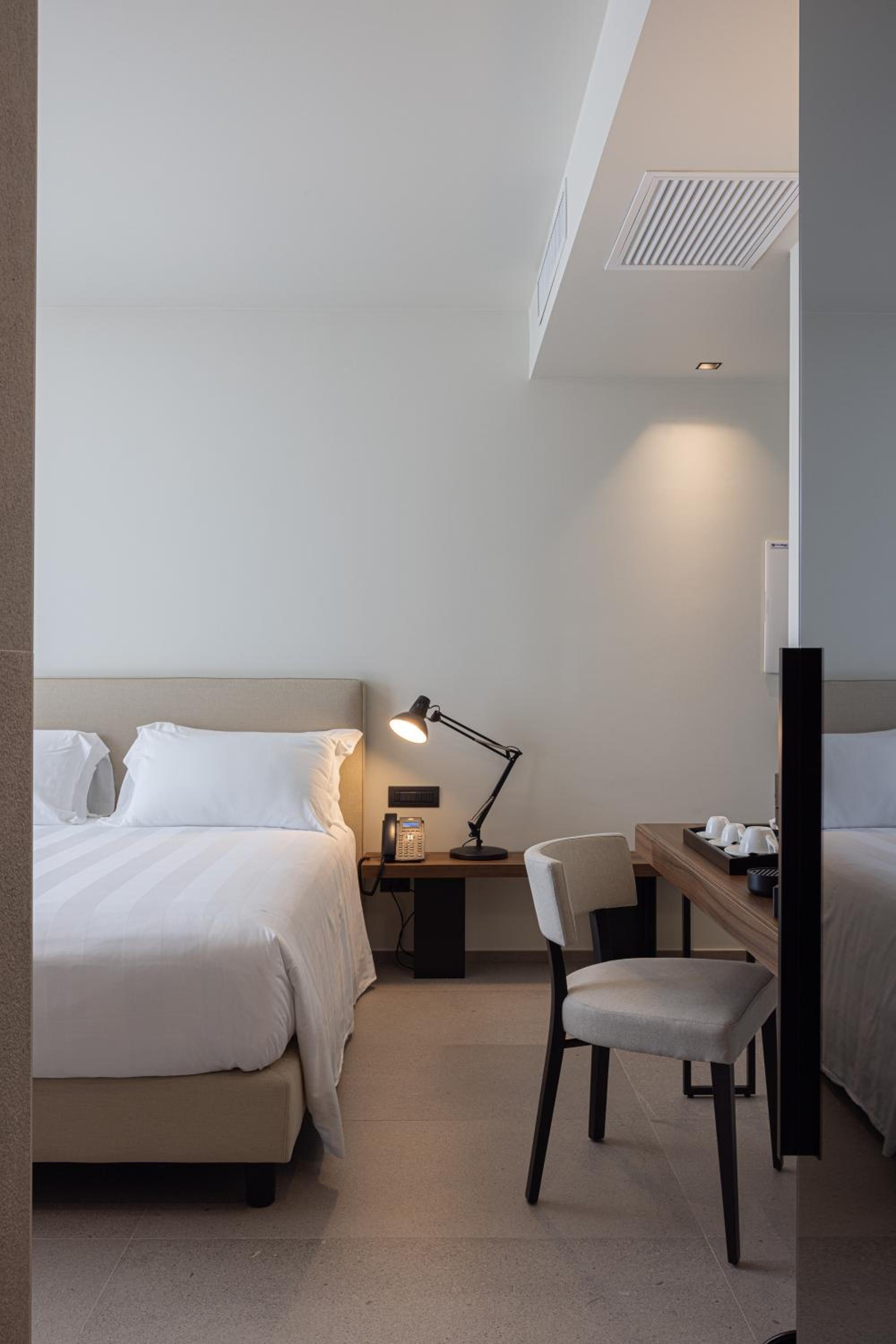 Deluxe Room - Photo 2