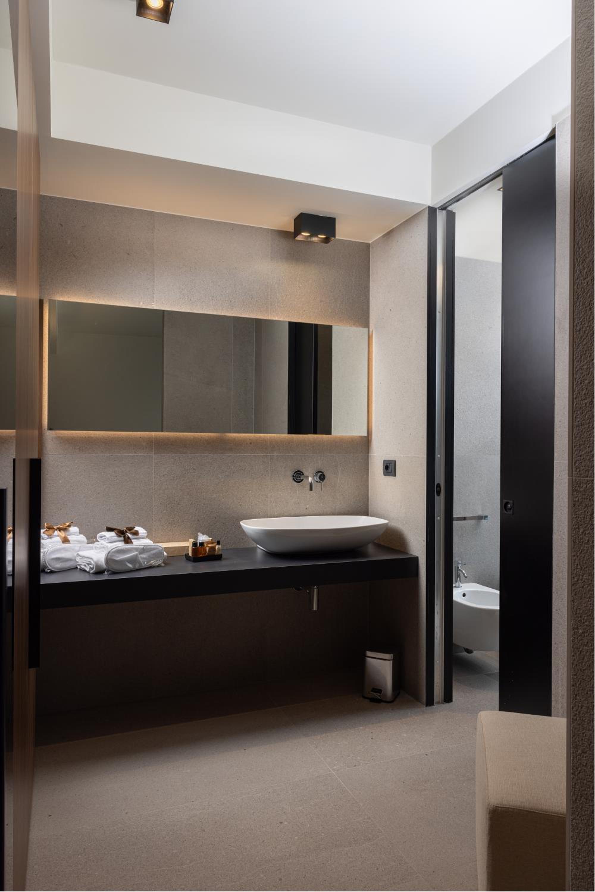 Deluxe Room - Photo 8