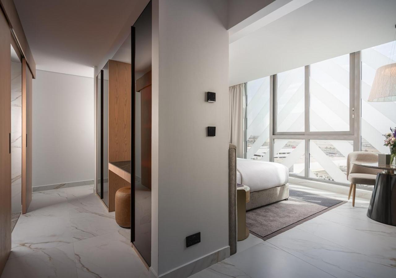 Junior Suite with City View - Photo 2