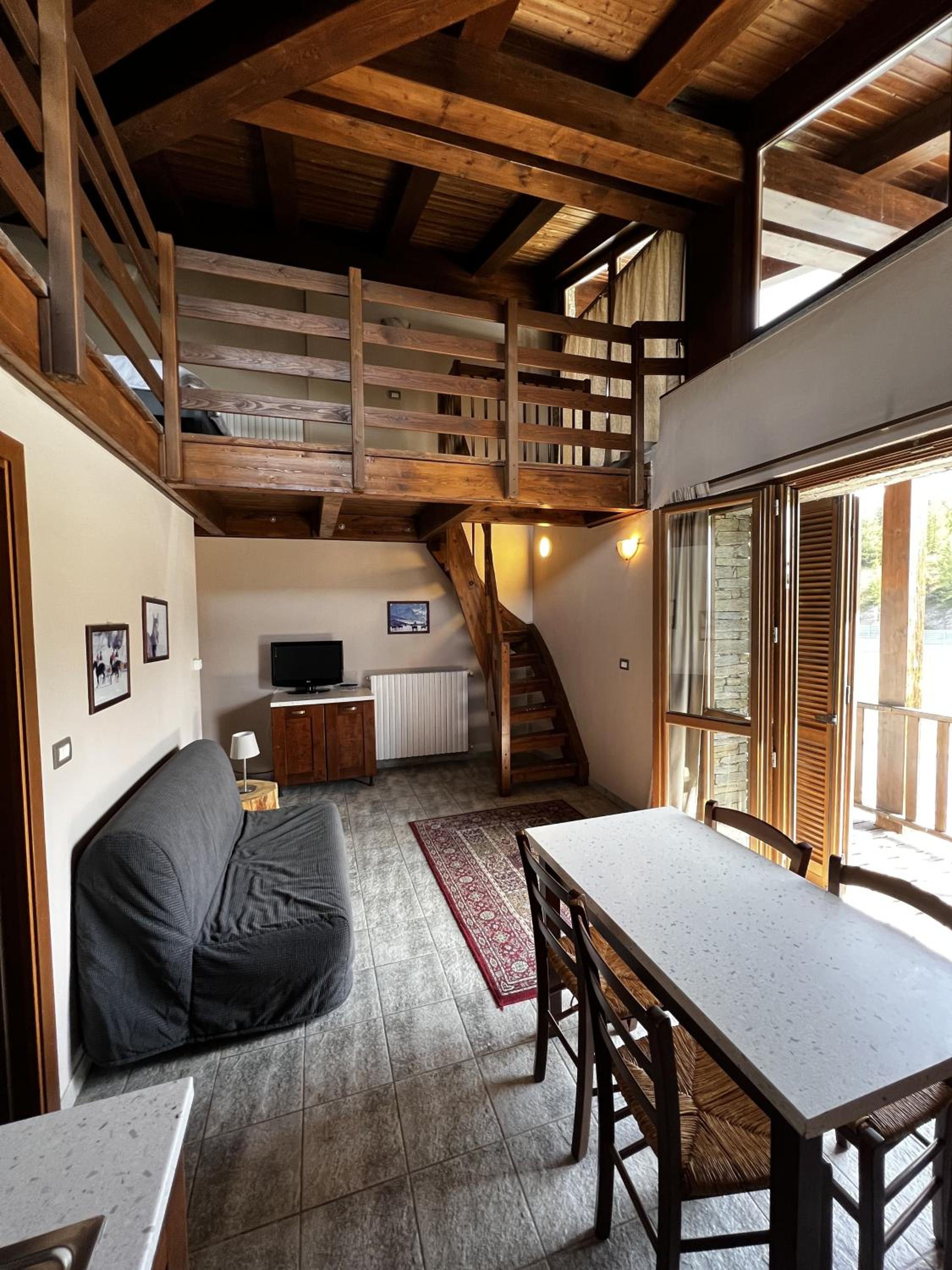 Large Two-Bedroom Apartment with Balcony and Mountain View - Split Level