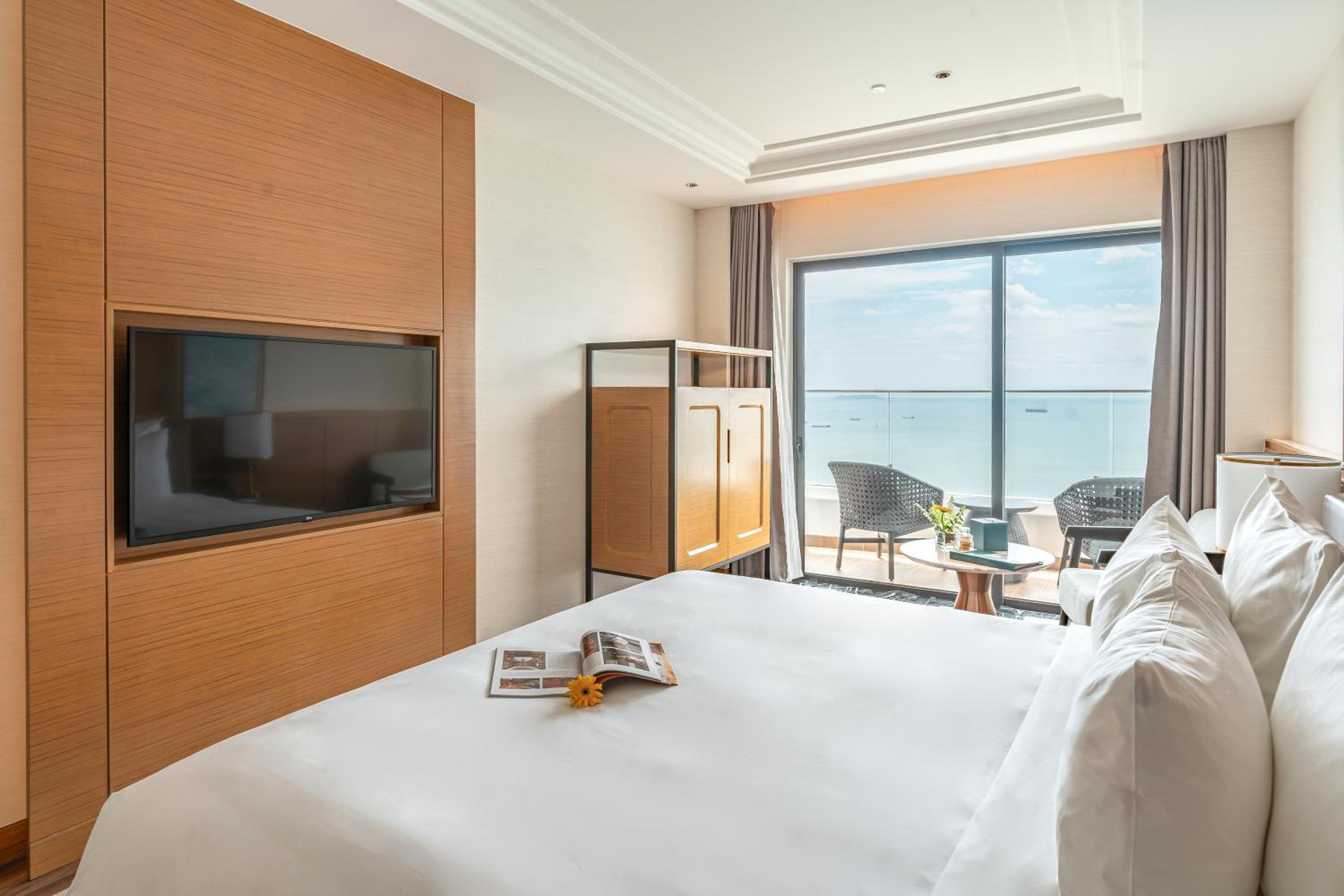 ​Premium Oceanview Double Room - Photo 4