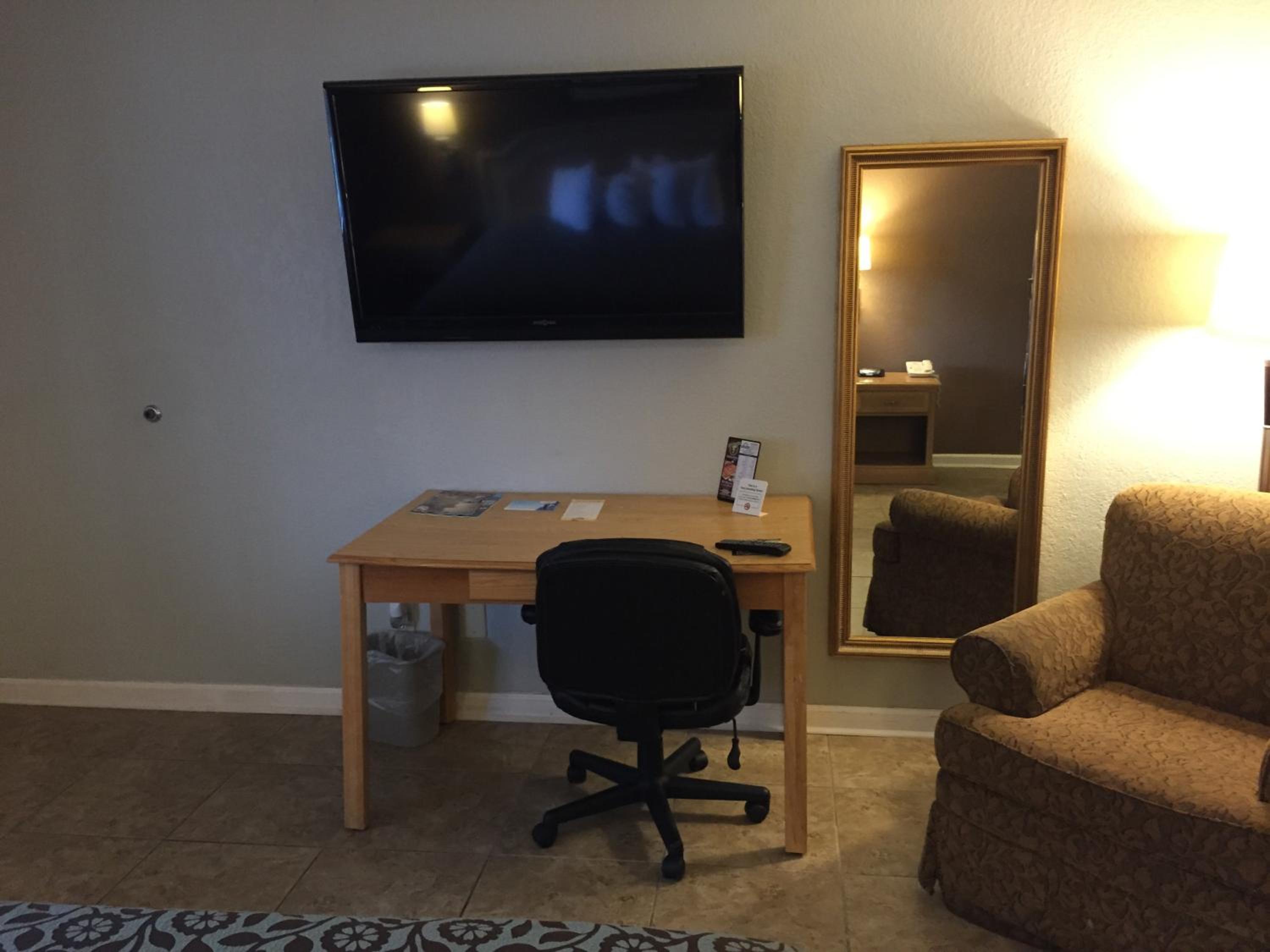King Room - Non-Smoking - Photo 2