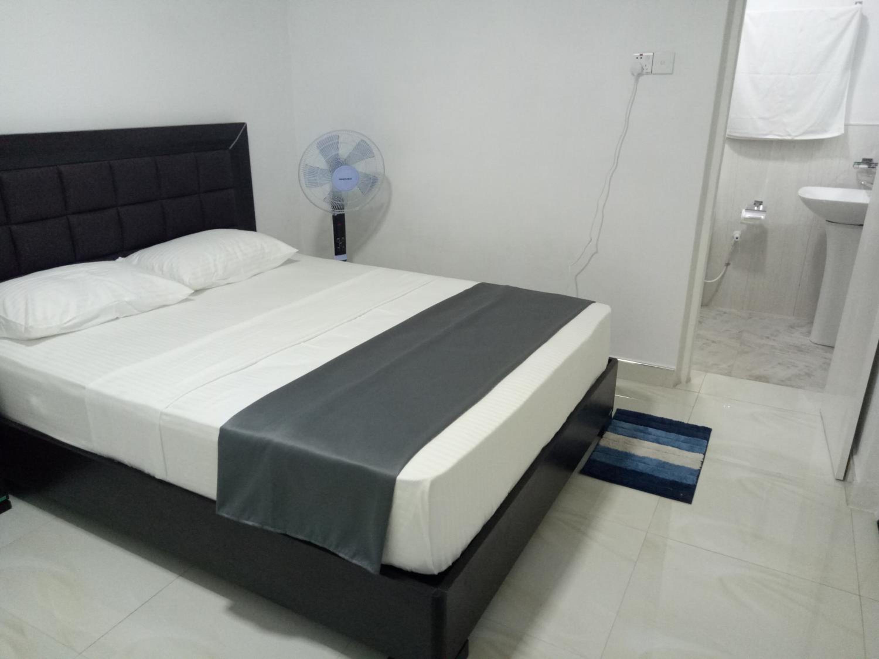 Deluxe Queen Room