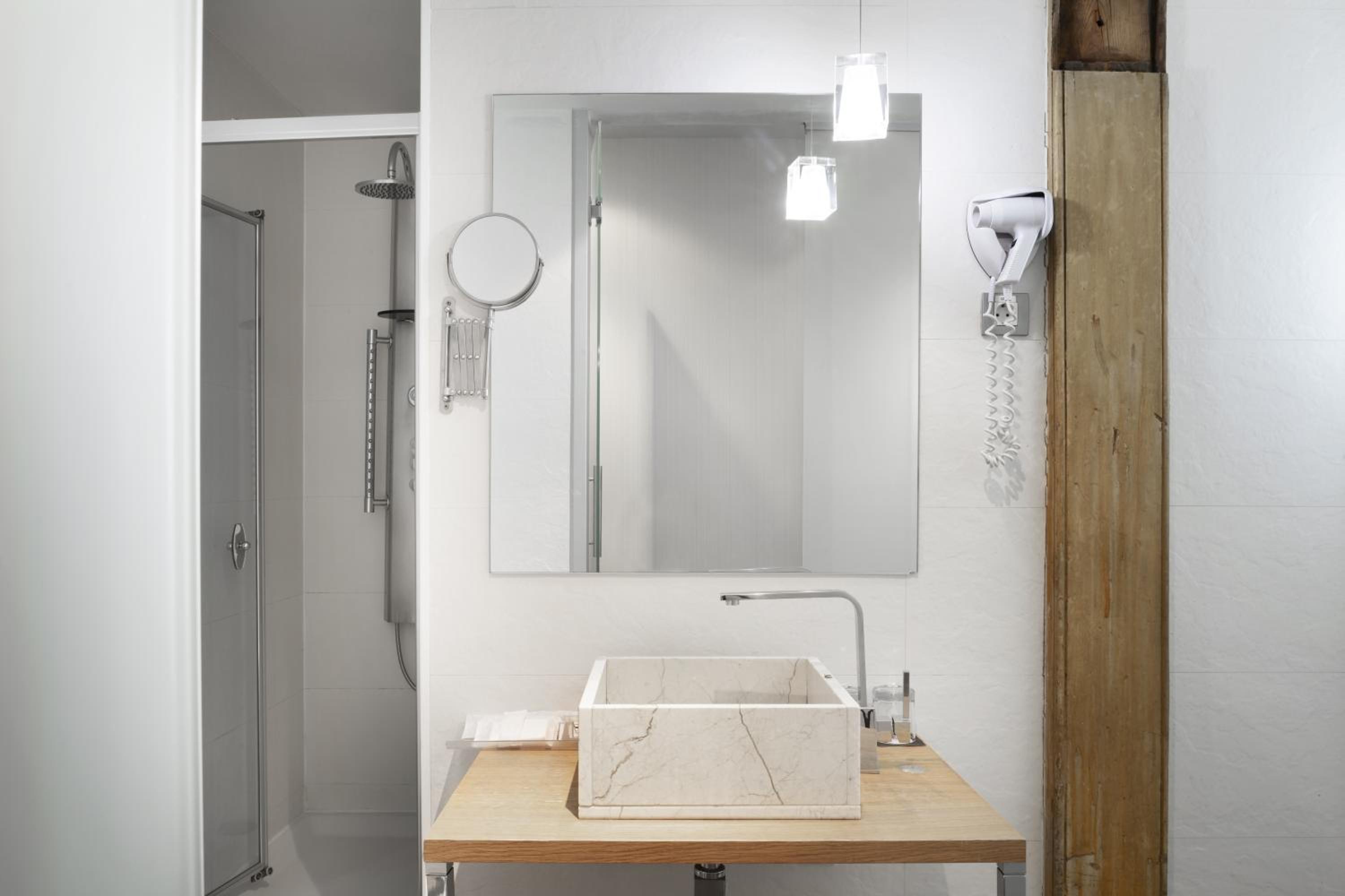 Small Double Room - Photo 7