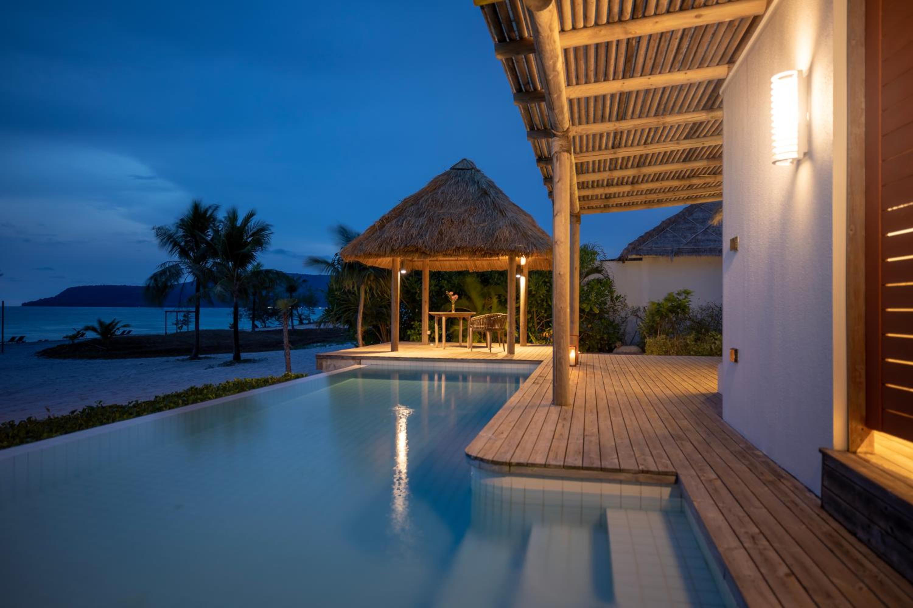 Beachfront Pool Villa photo 3