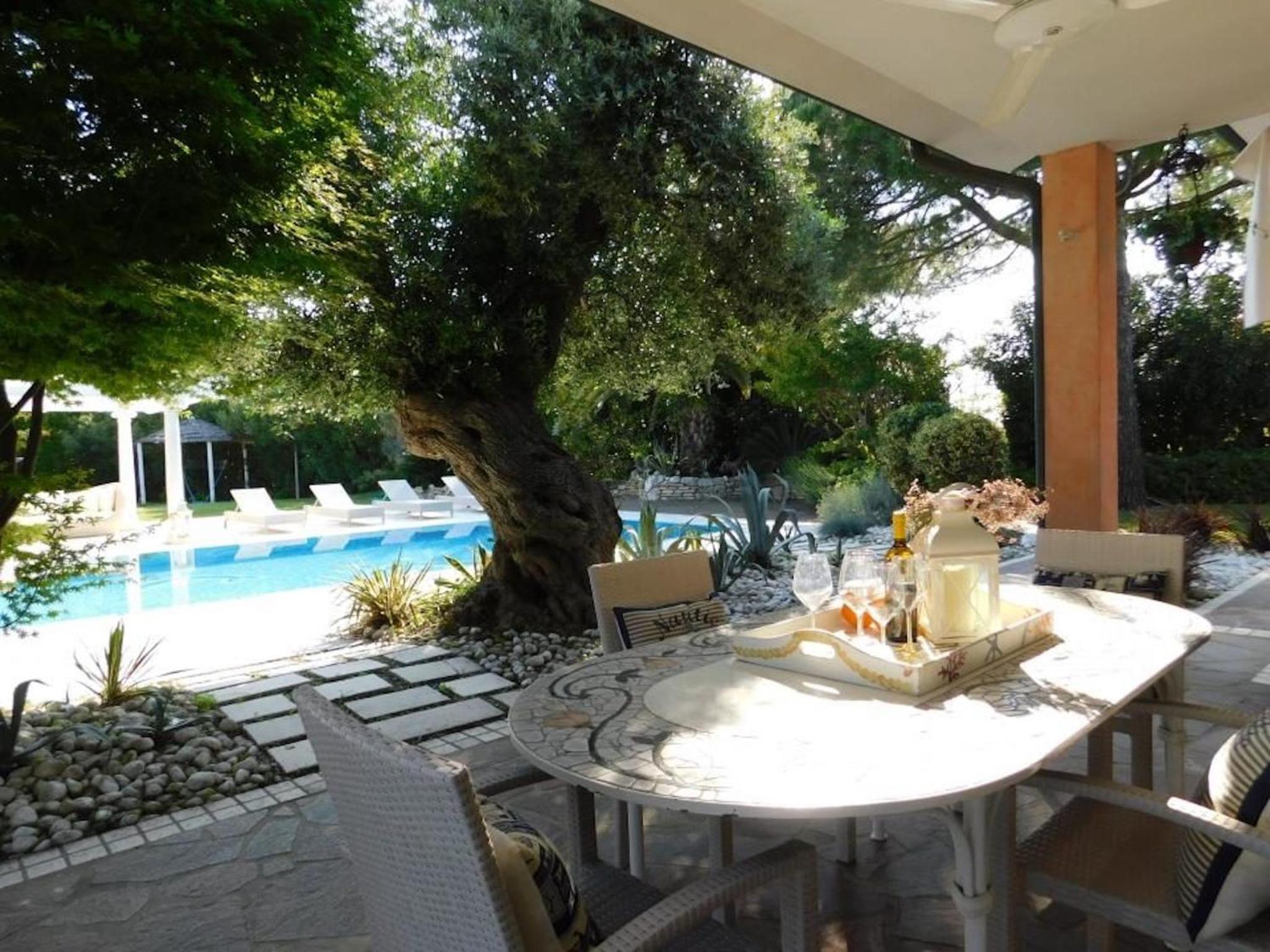 Villa photo 2