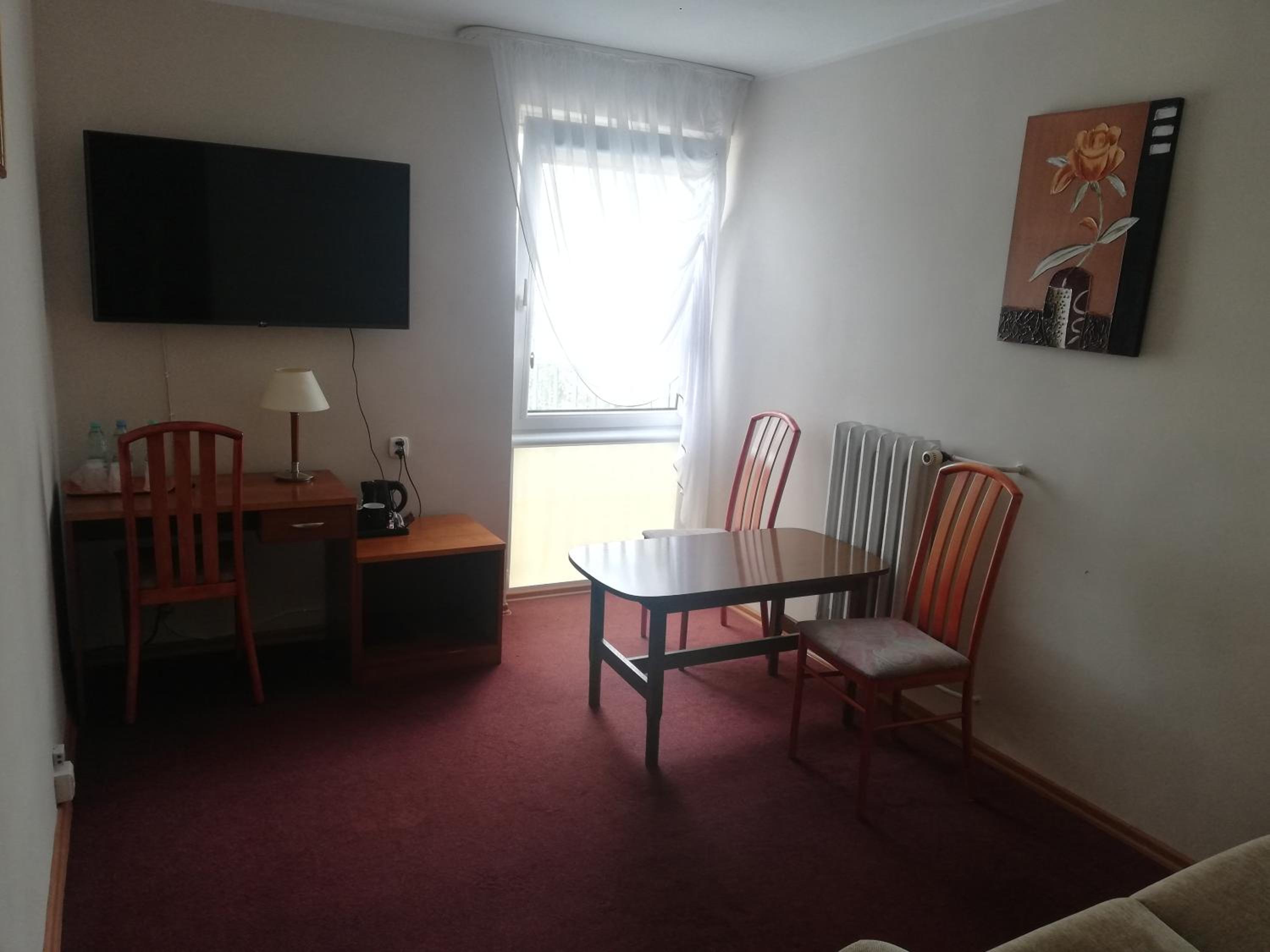 Economy Apartment - Photo 3