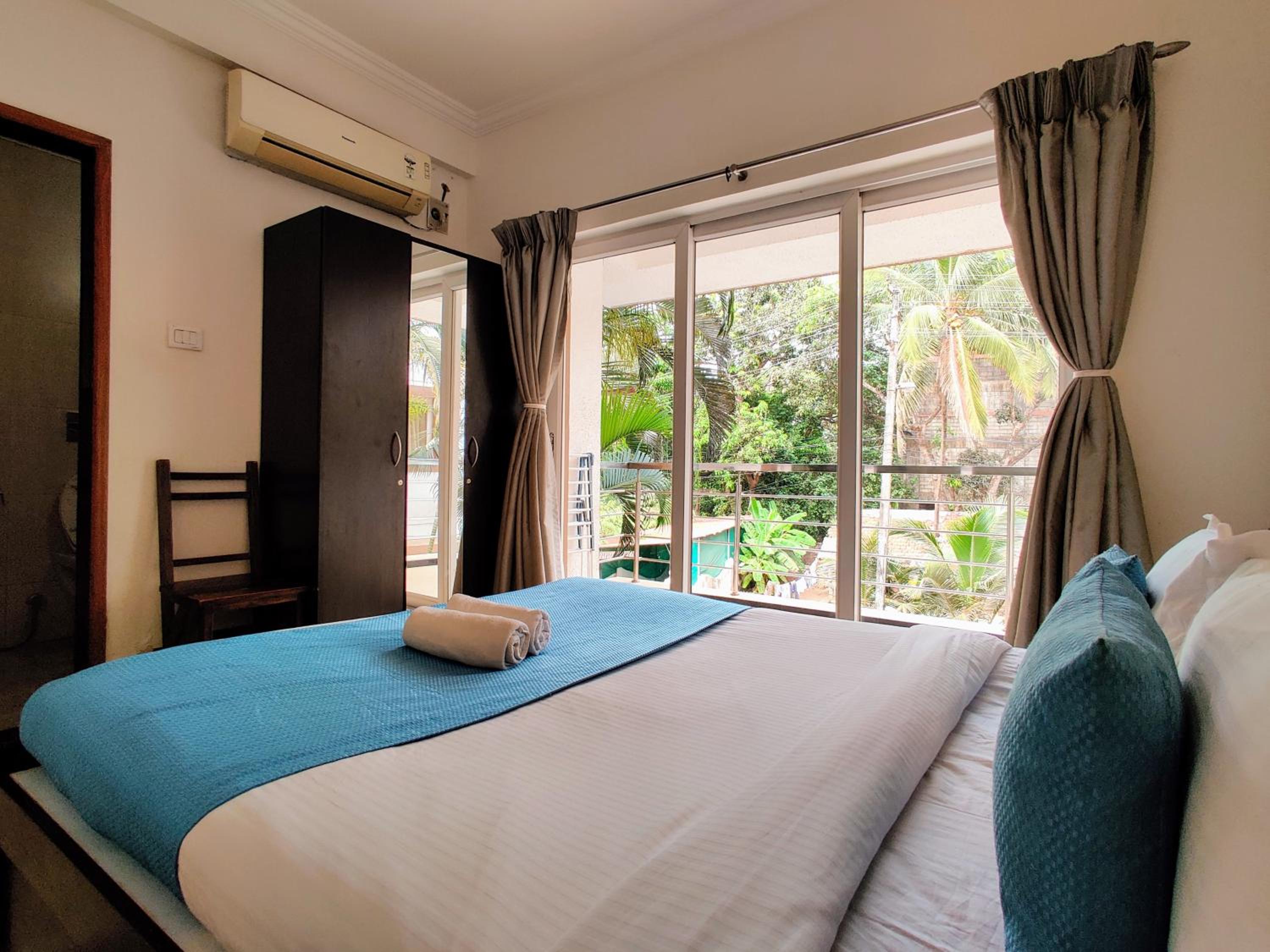 One-Bedroom Apartment with Pool View photo 2
