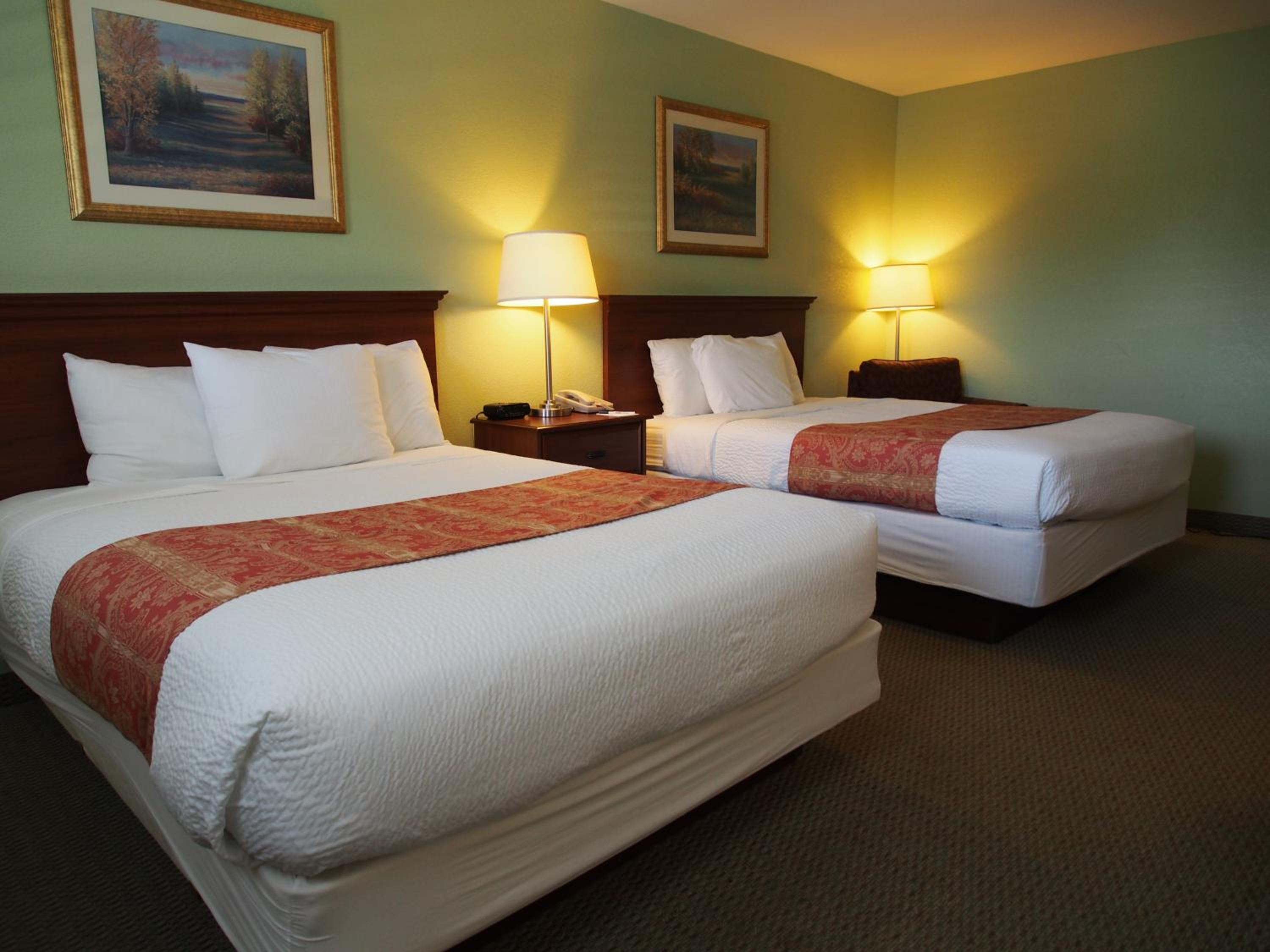 Queen Room with Two Queen Beds - Non-Smoking Pet Friendly - Photo 2