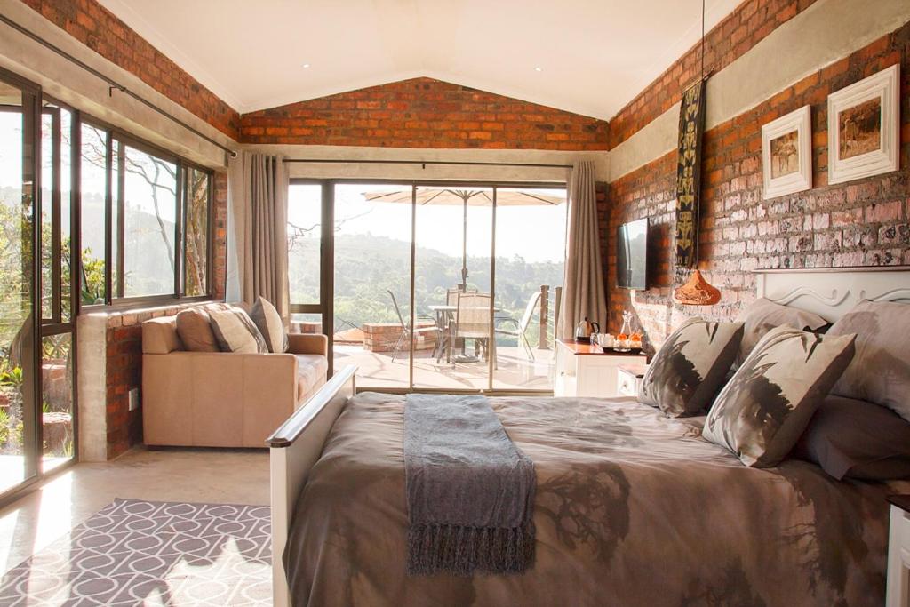 Deluxe Queen Suite