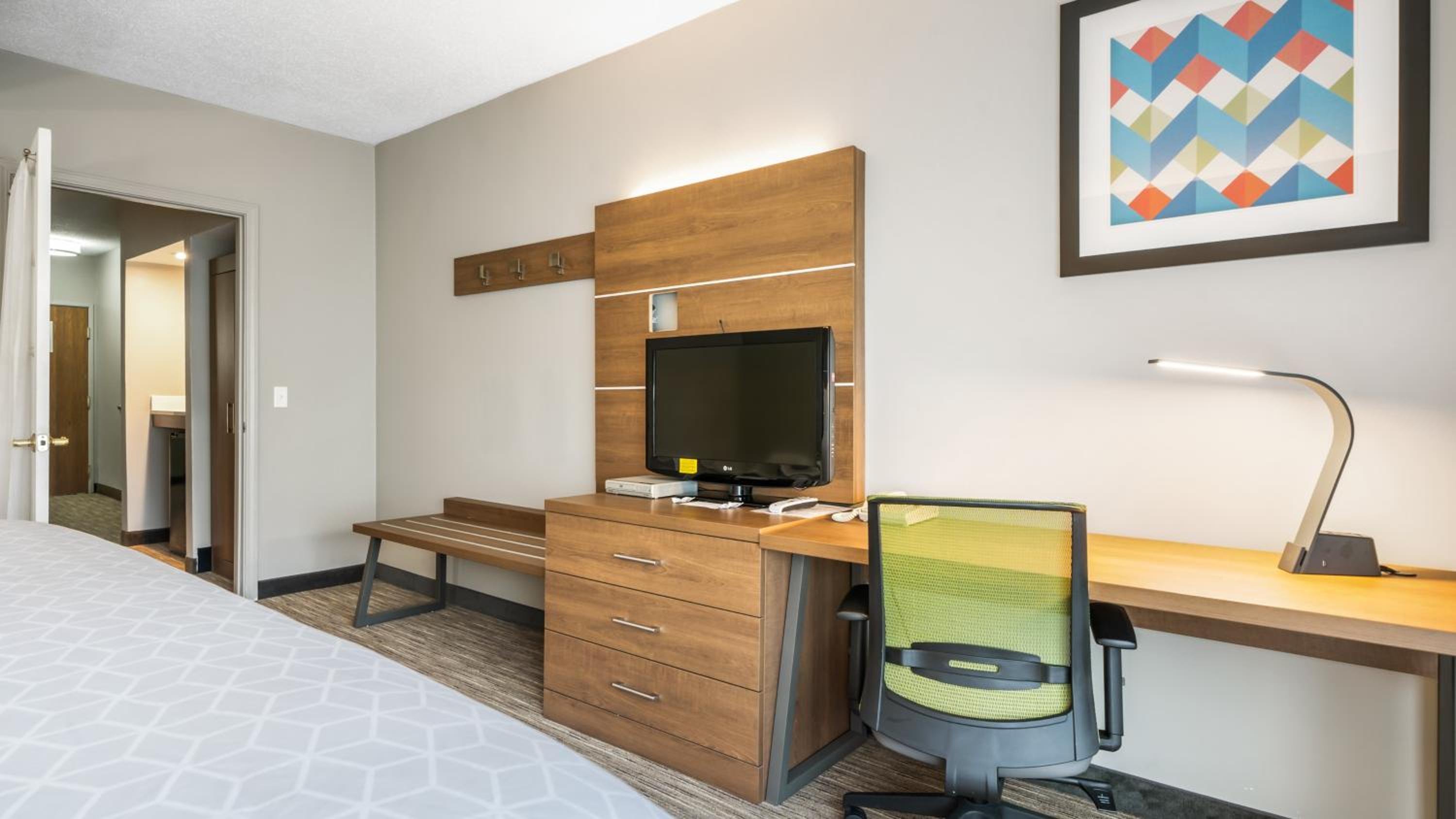 Standard Room with Two Queen Beds - Photo 4