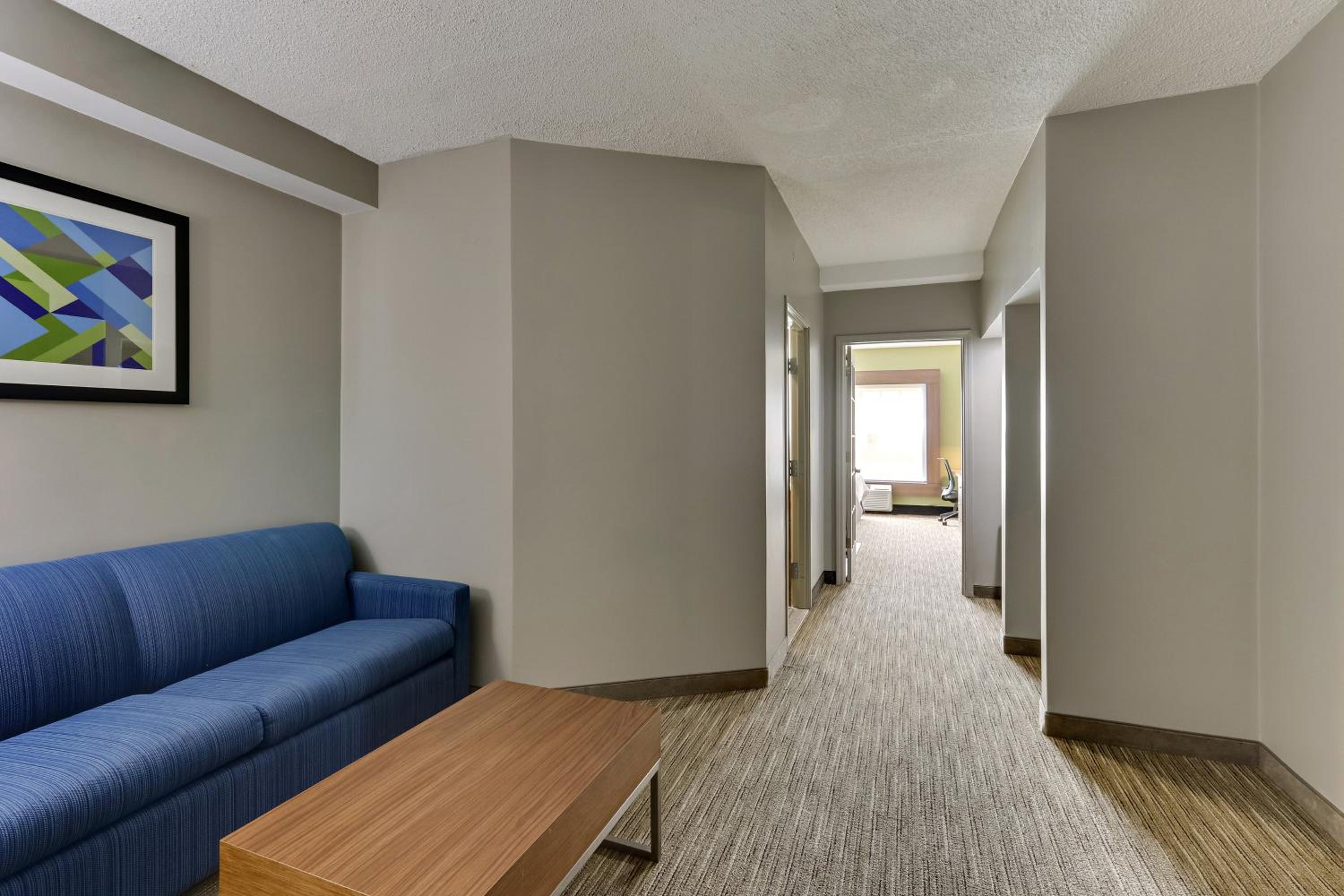 Queen Suite with Two Queen Beds - Photo 1