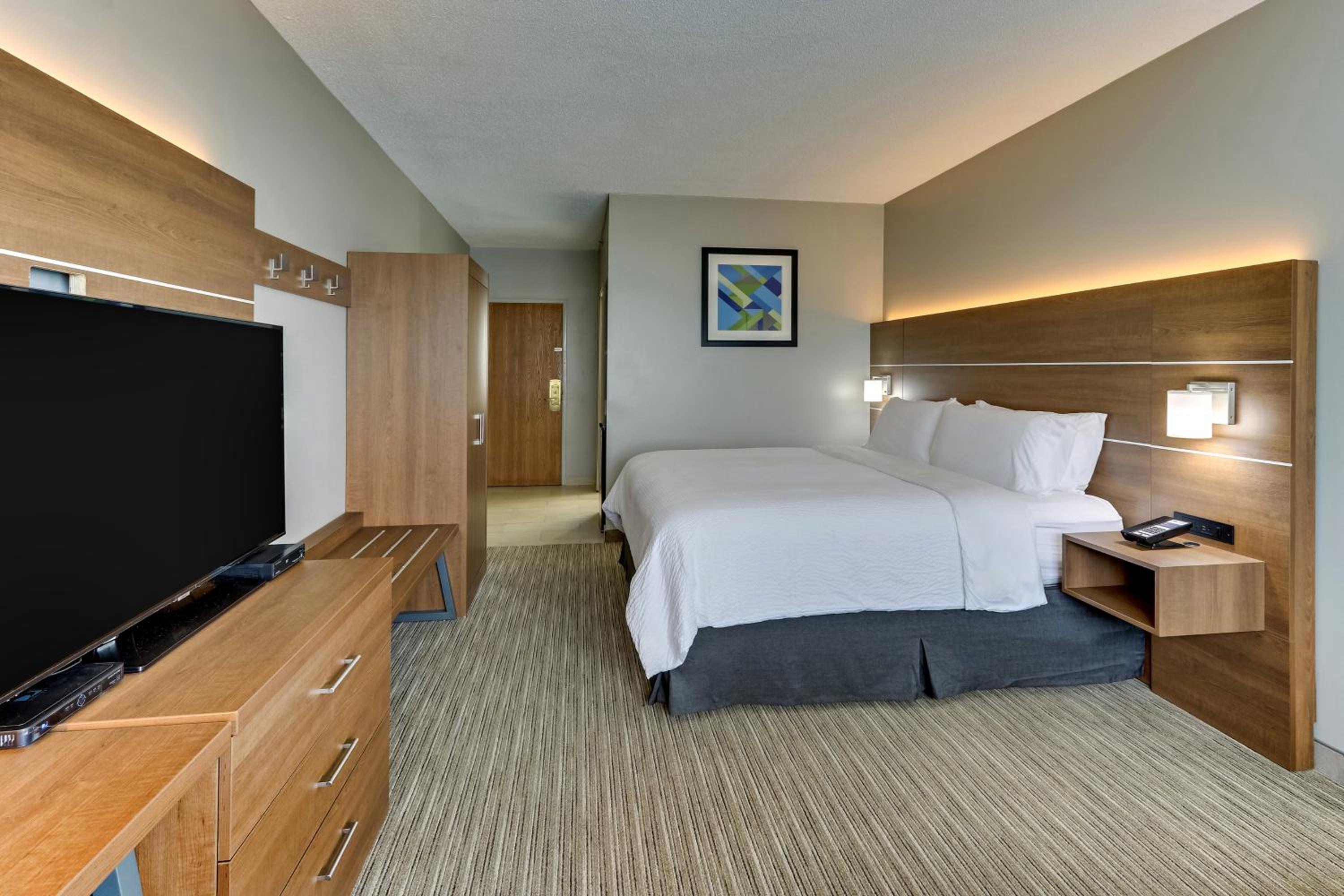 Standard King Room - Photo 5