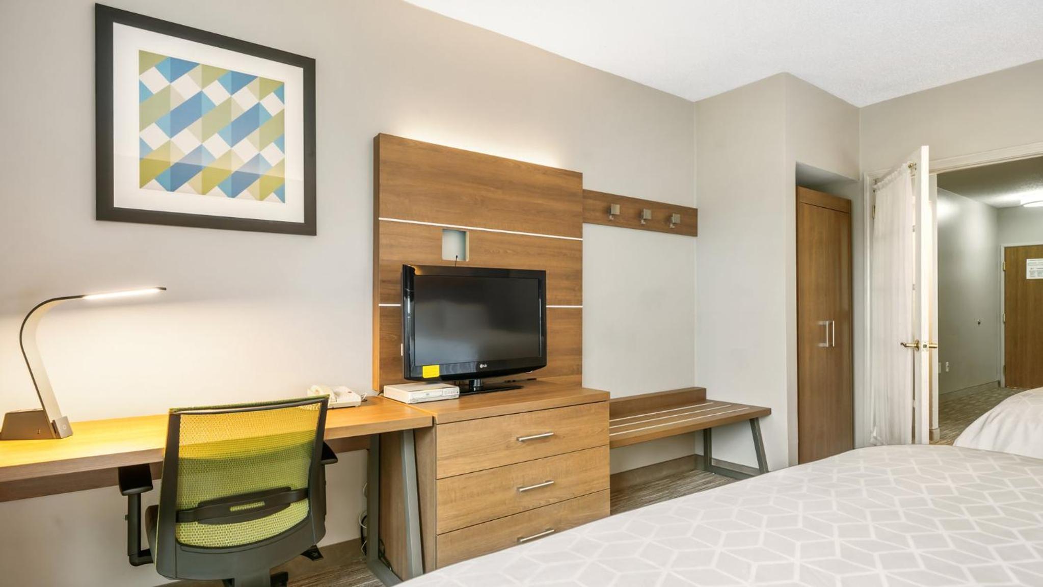 Standard King Room - Photo 2